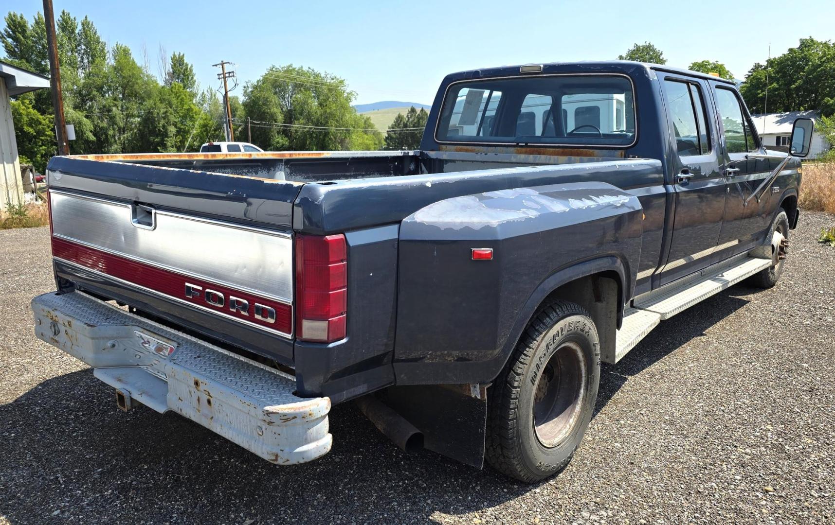 1986 Blue /Blue Ford F-350 Base (2FTJW35LXGC) with an 7.5L V8 OHV 16V engine, Automatic transmission, located at 450 N Russell, Missoula, MT, 59801, (406) 543-6600, 46.874496, -114.017433 - 1 Ton Dually Long Box CrewCab. Rear Wheel Drive. 7.5 Liter V8. Automatic Transmission. 43,284 Original Miles. Interior is close to Perfect. Even the headliner is immaculate. Clear Coat is pealing some. Left Rear Fender has some damage. This vehicle is more then 20 years old and is not eligible f - Photo#6