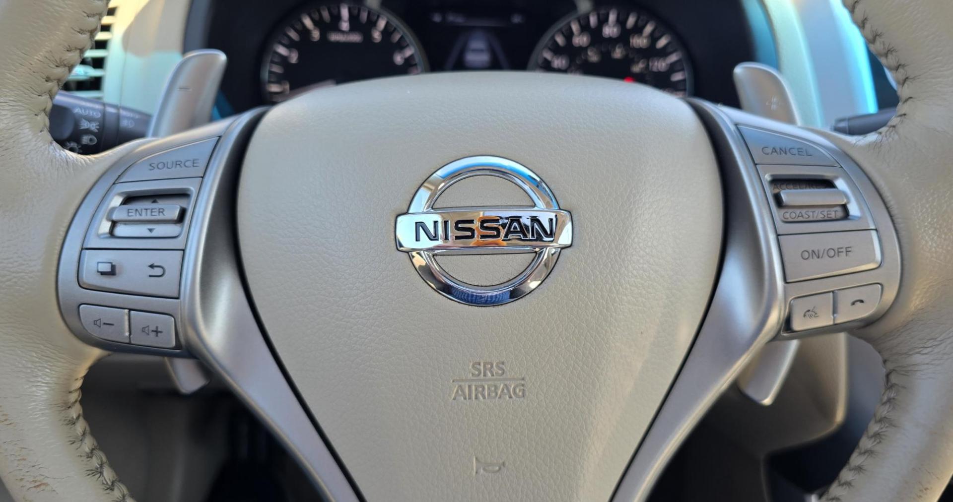 2013 White /Black Nissan Altima 3.5 SV (1N4BL3AP4DC) with an 3.5L V6 DOHC 24V engine, Automatic transmission, located at 450 N Russell, Missoula, MT, 59801, (406) 543-6600, 46.874496, -114.017433 - Air Bag Light is On. Clean FWD Luxury Sedan. 3.5L V6 Engine. Heated Leather Seats. Bluetooth Phone and Audio. AM FM SAT CD Player. Backup Camera. Power Sunroof. The Airbag is working according to a mechanic, but because of a computer issue, The Nissan Dealer can't get the light shutoff. Selling at a - Photo#11