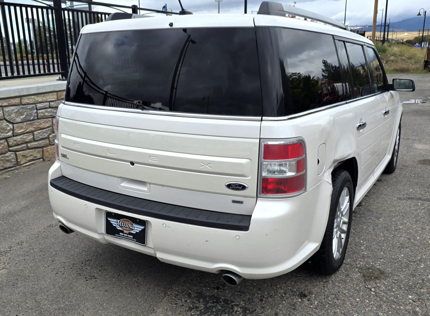 2015 White Ford Flex SEL AWD (2FMHK6C84FB) with an 3.5L V6 DOHC 24V engine, 6A transmission, located at 450 N Russell, Missoula, MT, 59801, (406) 543-6600, 46.874496, -114.017433 - Rare Find. Ford Flex AWD. 2.5L V6 Engine. The Good News is it Runs and Drives Amazing and only has 128K Miles. The bad news is there are a couple good sized dents. Air Conditioning Blows Cold. AM FM CD Player. 3rd Row Seating. Backup Camera. Power Front Seats. Touch Screen isn't working so the heate- Photo#6