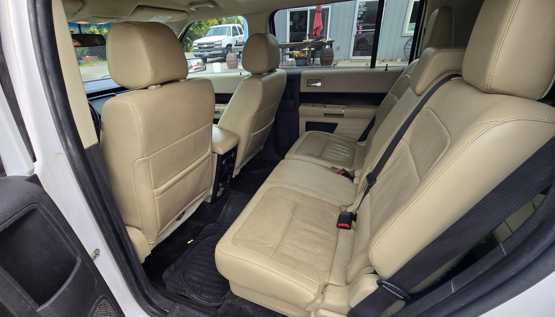 2015 White Ford Flex SEL AWD (2FMHK6C84FB) with an 3.5L V6 DOHC 24V engine, 6A transmission, located at 450 N Russell, Missoula, MT, 59801, (406) 543-6600, 46.874496, -114.017433 - Rare Find. Ford Flex AWD. 2.5L V6 Engine. The Good News is it Runs and Drives Amazing and only has 128K Miles. The bad news is there are a couple good sized dents. Air Conditioning Blows Cold. AM FM CD Player. 3rd Row Seating. Backup Camera. Power Front Seats. Touch Screen isn't working so the heate- Photo#15