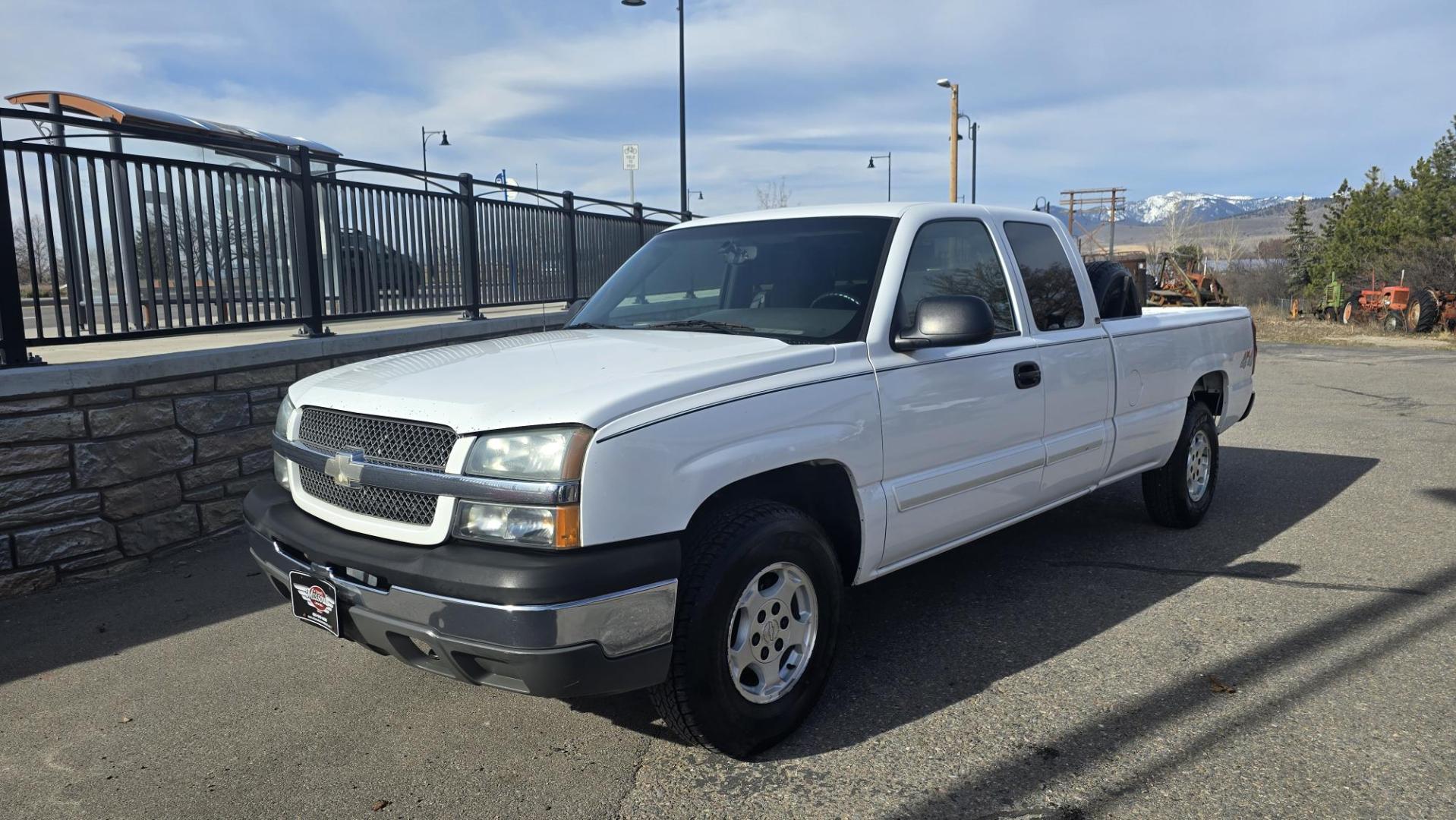 2003 White /Grey Cloth Chevrolet 1500 (4 Wheel Drive) Silverado 1500 LS (1GCEK19T73E) with an 5.3L V8 SFI engine, Automatic with Overdrive transmission, located at 450 N Russell, Missoula, MT, 59801, (406) 543-6600, 46.874496, -114.017433 - Nice Two Owner Extended Cab Long Box 4 Wheel Drive with a Clean Title and Carfax. 5.3L V8 Engine. Automatic Transmission. Air Conditioning. Cruise Control. Power Windows and Locks. Tires are in New Condition. Because of the age. Financing is NOT Available through our lenders. - Photo#2