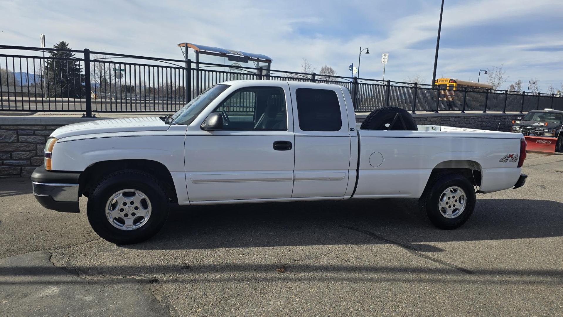 2003 White /Grey Cloth Chevrolet 1500 (4 Wheel Drive) Silverado 1500 LS (1GCEK19T73E) with an 5.3L V8 SFI engine, Automatic with Overdrive transmission, located at 450 N Russell, Missoula, MT, 59801, (406) 543-6600, 46.874496, -114.017433 - Nice Two Owner Extended Cab Long Box 4 Wheel Drive with a Clean Title and Carfax. 5.3L V8 Engine. Automatic Transmission. Air Conditioning. Cruise Control. Power Windows and Locks. Tires are in New Condition. Because of the age. Financing is NOT Available through our lenders. - Photo#1