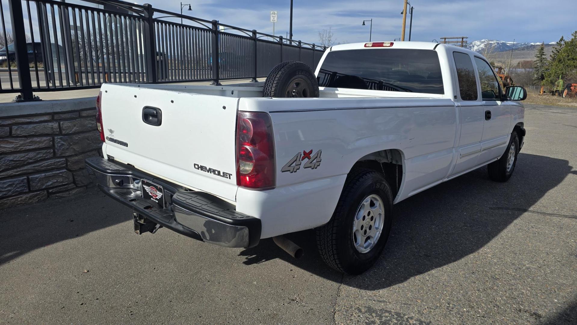 2003 White /Grey Cloth Chevrolet 1500 (4 Wheel Drive) Silverado 1500 LS (1GCEK19T73E) with an 5.3L V8 SFI engine, Automatic with Overdrive transmission, located at 450 N Russell, Missoula, MT, 59801, (406) 543-6600, 46.874496, -114.017433 - Nice Two Owner Extended Cab Long Box 4 Wheel Drive with a Clean Title and Carfax. 5.3L V8 Engine. Automatic Transmission. Air Conditioning. Cruise Control. Power Windows and Locks. Tires are in New Condition. Because of the age. Financing is NOT Available through our lenders. - Photo#8