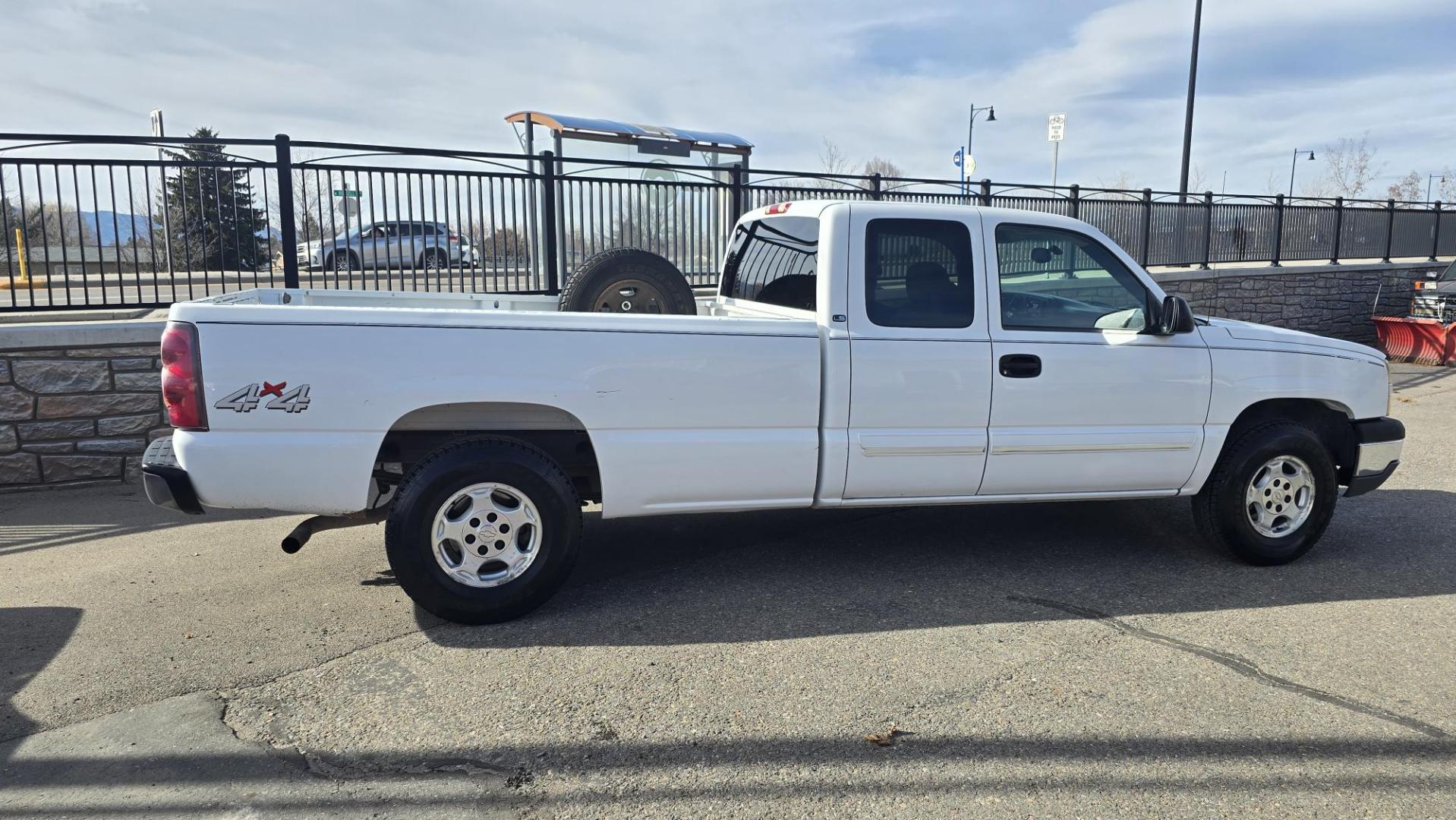 2003 White /Grey Cloth Chevrolet 1500 (4 Wheel Drive) Silverado 1500 LS (1GCEK19T73E) with an 5.3L V8 SFI engine, Automatic with Overdrive transmission, located at 450 N Russell, Missoula, MT, 59801, (406) 543-6600, 46.874496, -114.017433 - Nice Two Owner Extended Cab Long Box 4 Wheel Drive with a Clean Title and Carfax. 5.3L V8 Engine. Automatic Transmission. Air Conditioning. Cruise Control. Power Windows and Locks. Tires are in New Condition. Because of the age. Financing is NOT Available through our lenders. - Photo#7