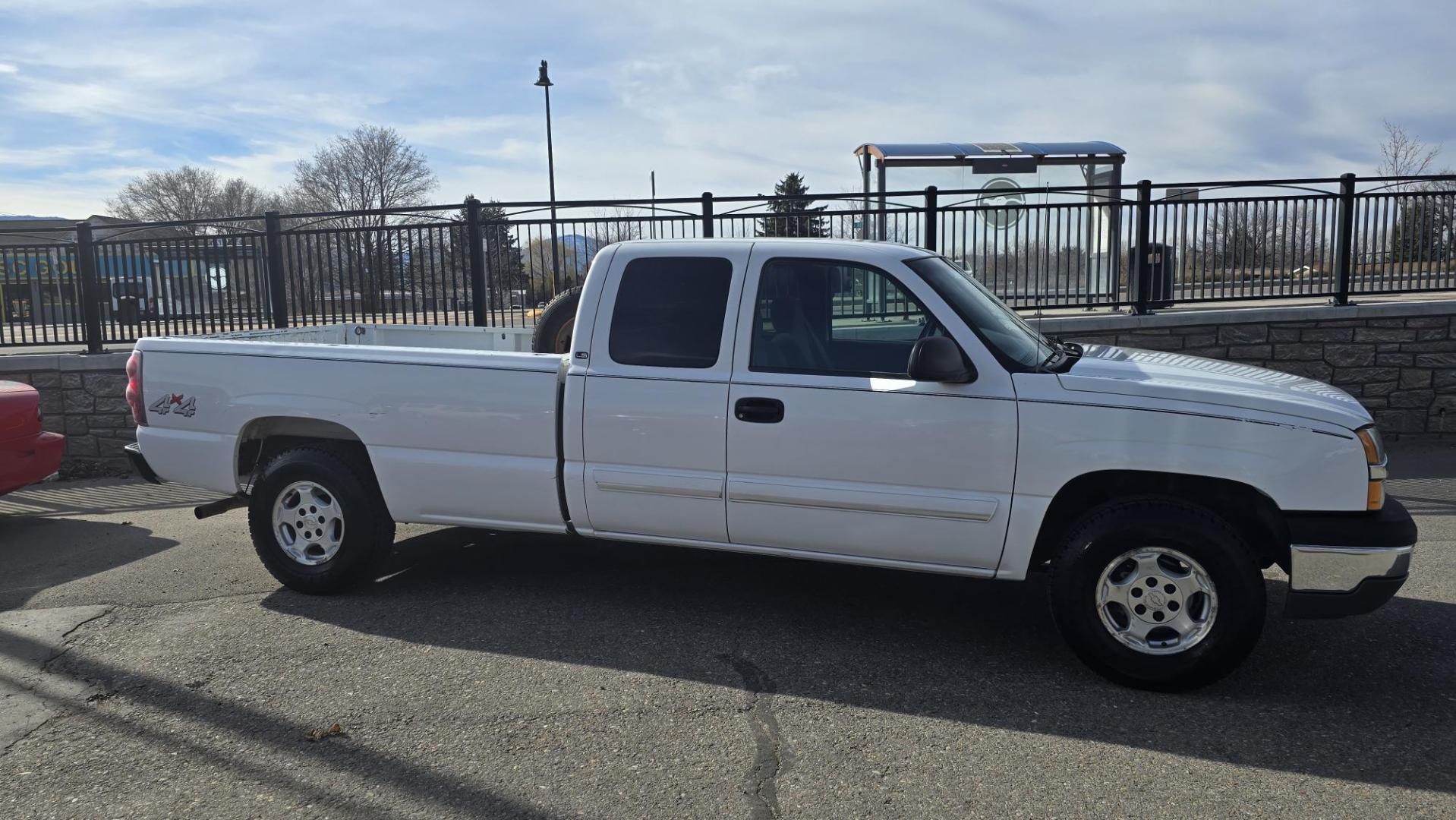 2003 White /Grey Cloth Chevrolet 1500 (4 Wheel Drive) Silverado 1500 LS (1GCEK19T73E) with an 5.3L V8 SFI engine, Automatic with Overdrive transmission, located at 450 N Russell, Missoula, MT, 59801, (406) 543-6600, 46.874496, -114.017433 - Nice Two Owner Extended Cab Long Box 4 Wheel Drive with a Clean Title and Carfax. 5.3L V8 Engine. Automatic Transmission. Air Conditioning. Cruise Control. Power Windows and Locks. Tires are in New Condition. Because of the age. Financing is NOT Available through our lenders. - Photo#6