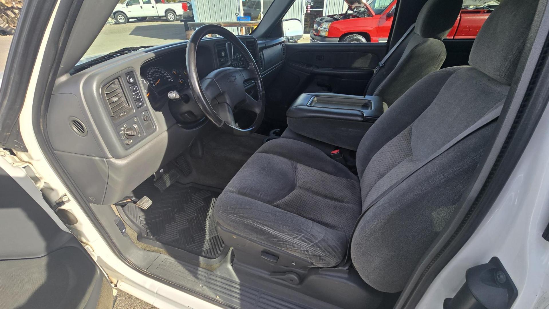 2003 White /Grey Cloth Chevrolet 1500 (4 Wheel Drive) Silverado 1500 LS (1GCEK19T73E) with an 5.3L V8 SFI engine, Automatic with Overdrive transmission, located at 450 N Russell, Missoula, MT, 59801, (406) 543-6600, 46.874496, -114.017433 - Nice Two Owner Extended Cab Long Box 4 Wheel Drive with a Clean Title and Carfax. 5.3L V8 Engine. Automatic Transmission. Air Conditioning. Cruise Control. Power Windows and Locks. Tires are in New Condition. Because of the age. Financing is NOT Available through our lenders. - Photo#11