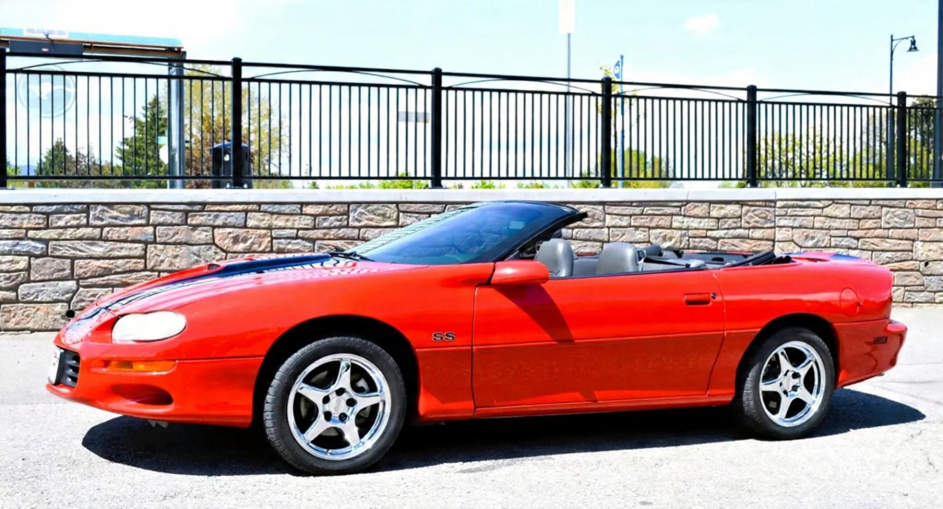 1999 Red /Black Leather Chevrolet Camaro (2G1FP32G6X2) with an 5.7L V8 MPI "LS1" engine, 6 Speed Manual transmission, located at 450 N Russell, Missoula, MT, 59801, (406) 543-6600, 46.874496, -114.017433- Photo#2