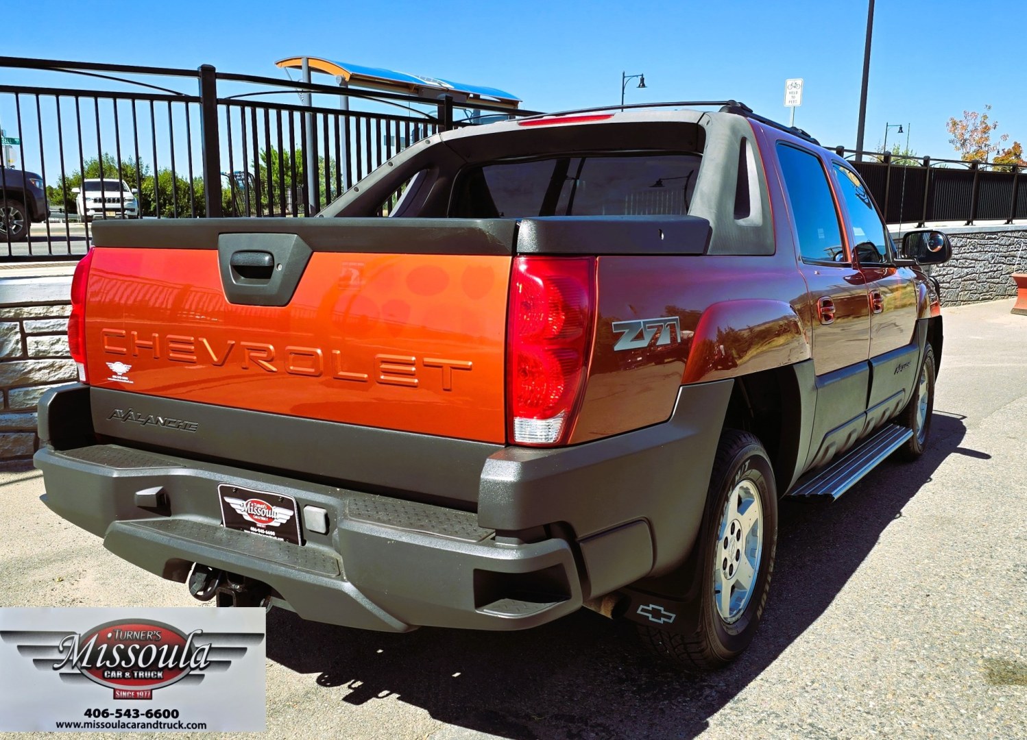 2003 Copper /Gray Chevrolet Avalanche (3GNEK13TX3G) with an 5.3L V8 MPI OHV engine, Automatic transmission, located at 450 N Russell, Missoula, MT, 59801, (406) 543-6600, 46.874496, -114.017433 - Very Desirable One Owner Chevy Avalanche with Auto Select 4WD along with 2WD, Four Low, Four High. Reliable 5.3L V8 Engine. Power Drives Seat. Plush Cloth Interior. Air Conditioning. Cruise Control. Tilt. AM FM CD Player. Running Boards.- Photo#5