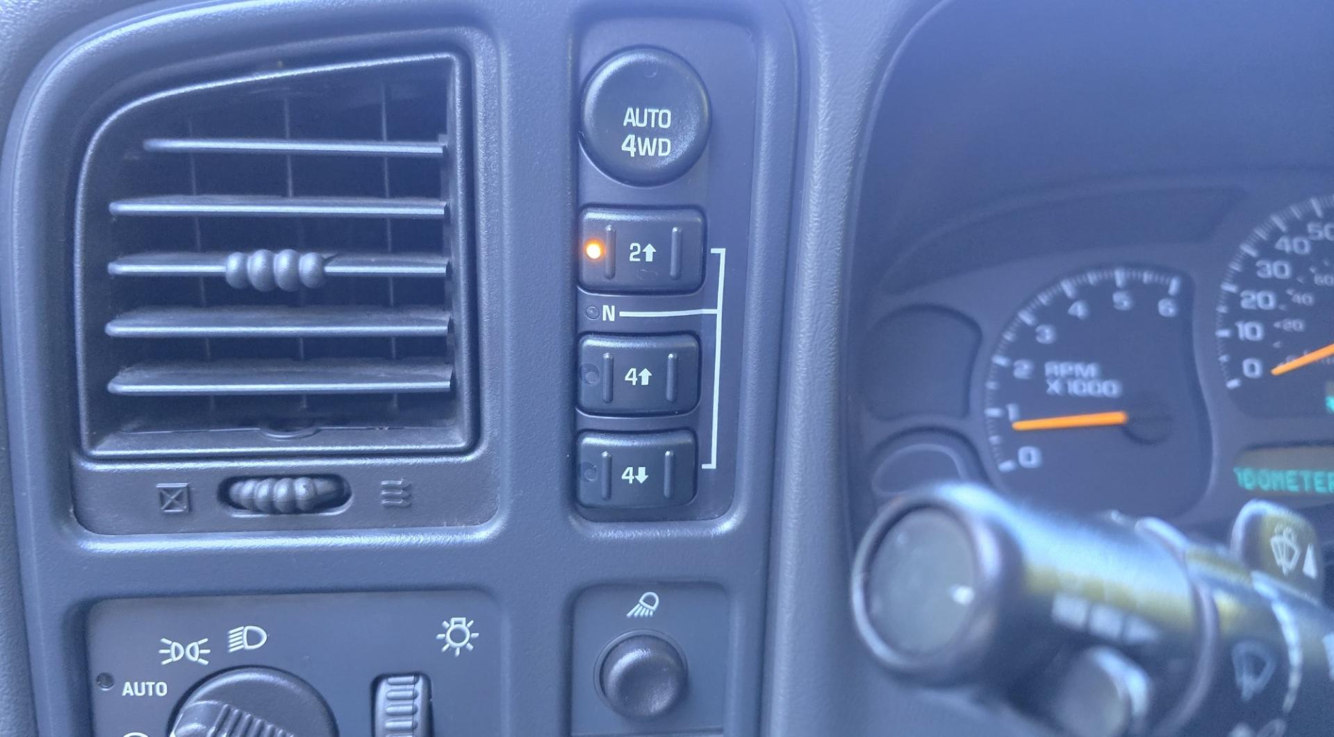 2003 Copper /Gray Chevrolet Avalanche (3GNEK13TX3G) with an 5.3L V8 MPI OHV engine, Automatic transmission, located at 450 N Russell, Missoula, MT, 59801, (406) 543-6600, 46.874496, -114.017433 - Very Desirable One Owner Chevy Avalanche with Auto Select 4WD along with 2WD, Four Low, Four High. Reliable 5.3L V8 Engine. Power Drives Seat. Plush Cloth Interior. Air Conditioning. Cruise Control. Tilt. AM FM CD Player. Running Boards.- Photo#9