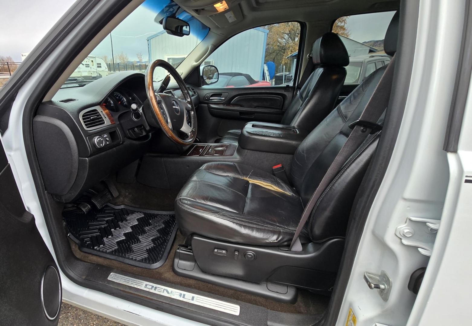 2008 White /Black Leather GMC Sierra 1500 Denali (2GTEK638381) with an 6.2L V8 SFI engine, Automatic transmission, located at 450 N Russell, Missoula, MT, 59801, (406) 543-6600, 46.874496, -114.017433 - GMC's top of the line Denali package. AWD. Powerful 6.2L v8 Engine. Automatic Transmission. Black leather interior. Heated Power Seats. Navigation. Power Sunroof. Air. Cruise. Tilt. Bedliner. AM FM CD Bluetooth. Nice Cooper Radials. Because of the miles, Financing is NOT Available on this Truck. - Photo#11