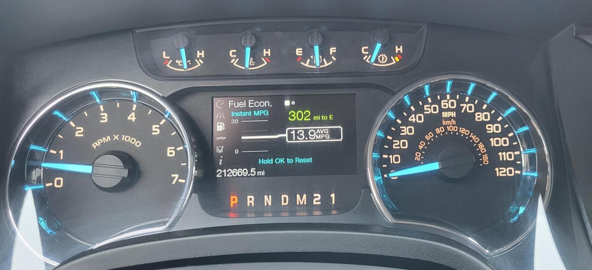2011 White /Black Ford F-150 XLT (1FTFW1EF0BK) with an 5.0L V8 engine, 4-Speed Automatic transmission, located at 450 N Russell, Missoula, MT, 59801, (406) 543-6600, 46.874496, -114.017433 - Clean 4WD Truck. 5.0L V8 engine. 4 Speed Automatic Transmission. Air. Cruise. Tilt. Power Windows and Locks. Backup Camera. Running Boards. Towing. Tonneau Cover. Nice Highway Tires. Remote Start. - Photo#13