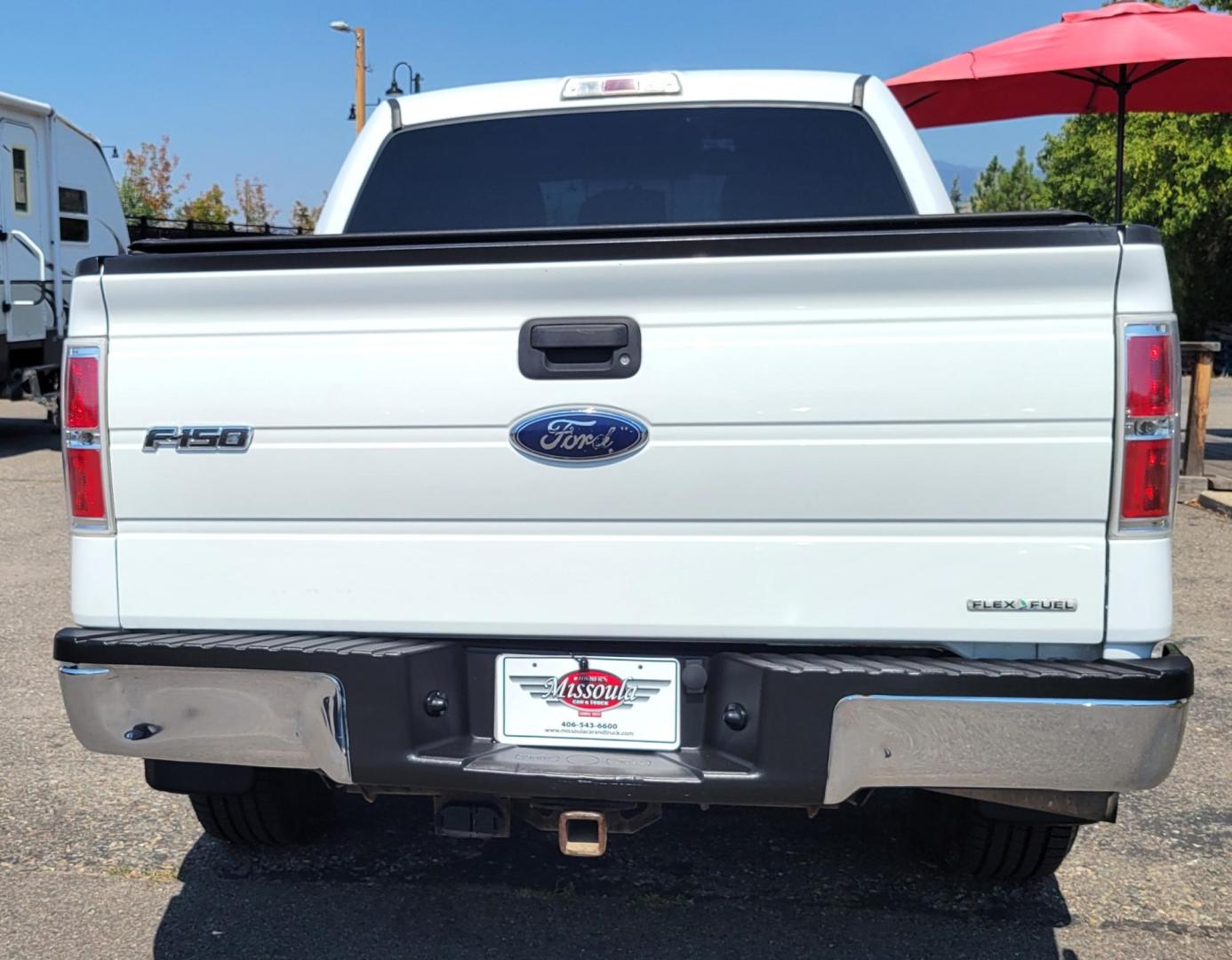 2011 White /Black Ford F-150 XLT (1FTFW1EF0BK) with an 5.0L V8 engine, 4-Speed Automatic transmission, located at 450 N Russell, Missoula, MT, 59801, (406) 543-6600, 46.874496, -114.017433 - Clean 4WD Truck. 5.0L V8 engine. 4 Speed Automatic Transmission. Air. Cruise. Tilt. Power Windows and Locks. Backup Camera. Running Boards. Towing. Tonneau Cover. Nice Highway Tires. Remote Start. - Photo#4