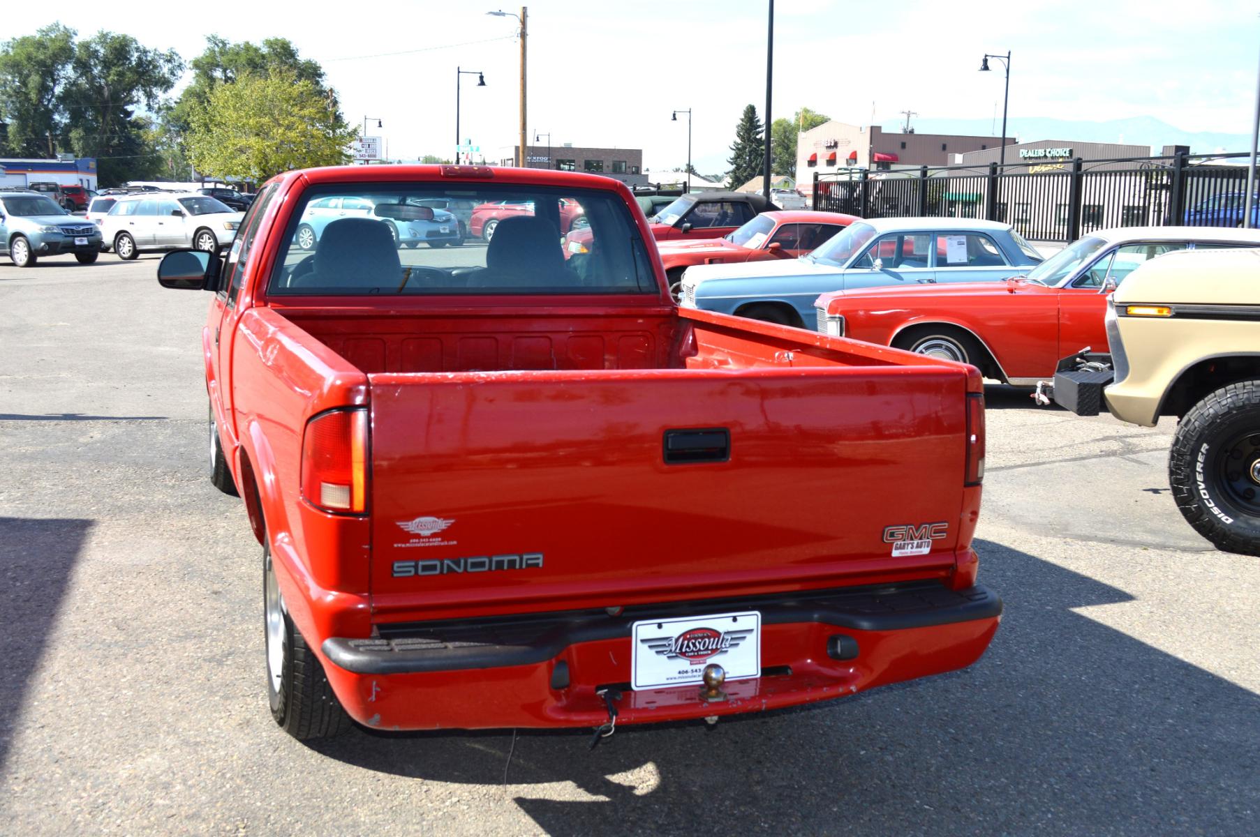 2001 Red GMC Sonoma SL Ext. Cab Short Bed 2WD (1GTCS195318) with an 2.2L L4 OHV 8V FFV engine, Automatic transmission, located at 450 N Russell, Missoula, MT, 59801, (406) 543-6600, 46.874496, -114.017433 - Great Running little truck . Passenger side has some body damage. Air Conditioning Blows Cold. Cruise and Tilt. Gets Great Gas Mileage. Newer Tires and Windshield. This vehicle is more then 20 years old and is not eligible for lending through our finance companies. - Photo #5