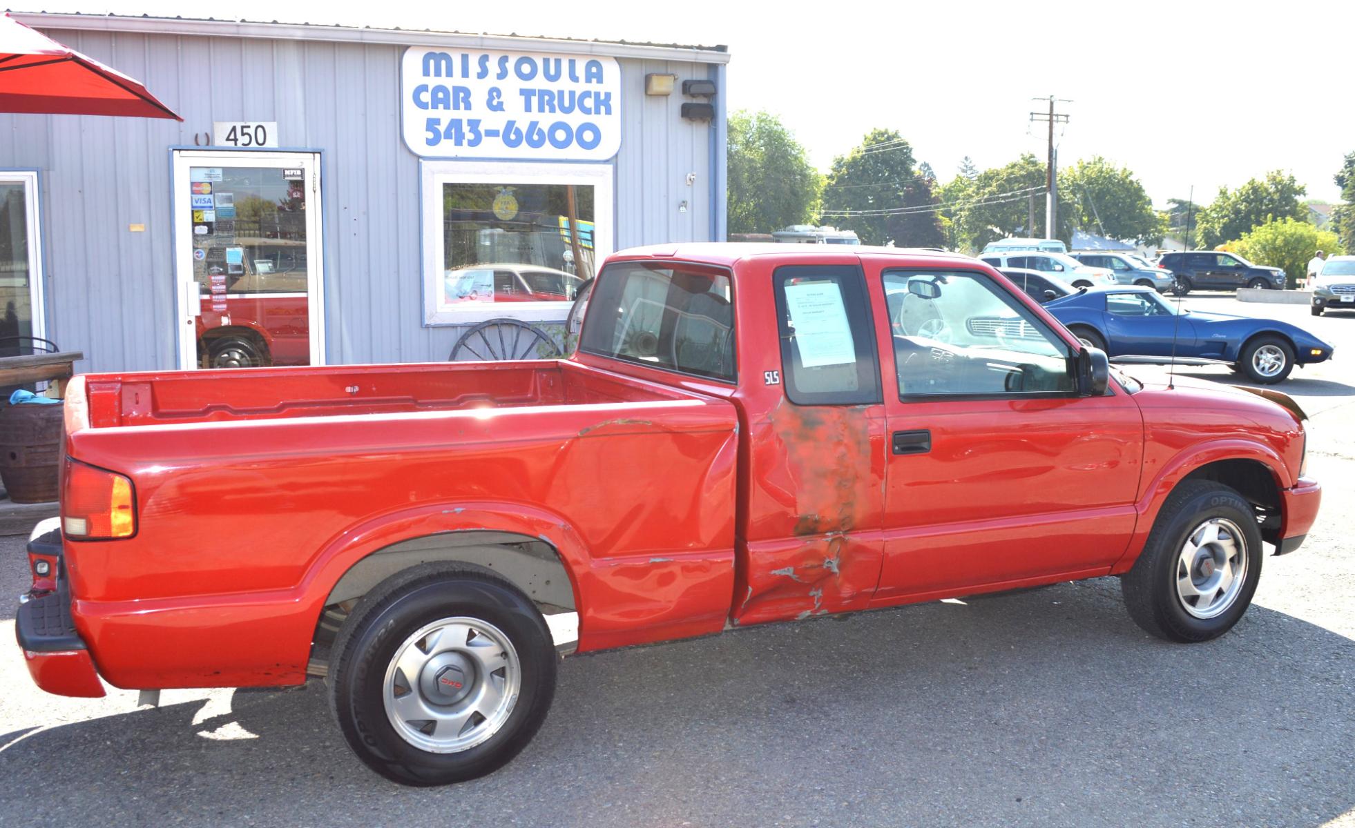 2001 Red GMC Sonoma SL Ext. Cab Short Bed 2WD (1GTCS195318) with an 2.2L L4 OHV 8V FFV engine, Automatic transmission, located at 450 N Russell, Missoula, MT, 59801, (406) 543-6600, 46.874496, -114.017433 - Great Running little truck . Passenger side has some body damage. Air Conditioning Blows Cold. Cruise and Tilt. Gets Great Gas Mileage. Newer Tires and Windshield. This vehicle is more then 20 years old and is not eligible for lending through our finance companies. - Photo #7