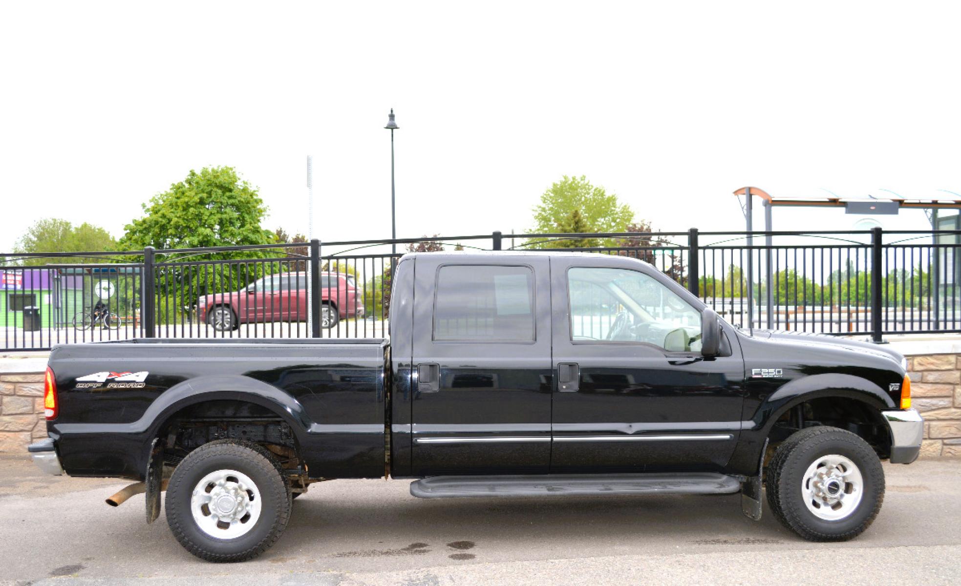 1999 Black Ford F-250 SD Lariat Crew Cab LWB 4WD (1FTNW21S7XE) with an 6.8L V10 SOHC 20V engine, Automatic transmission, located at 450 N Russell, Missoula, MT, 59801, (406) 543-6600, 46.874496, -114.017433 - Great running truck. Had a rebuilt transmission installed at 158K Miles. Has the very desirable Triton V10 Engine. Automatic Transmission. Leather Seats. Air Conditioning. Cruise. Tilt. Bed Liner. Running Boards. - Photo #2