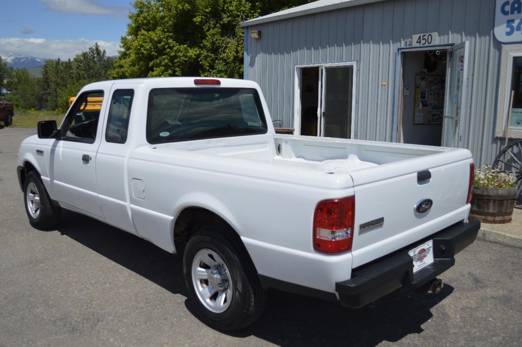 2009 White Ford Ranger Sport SuperCab 2WD (1FTYR14D19P) with an 2.3L L4 SOHC 8V engine, Automatic transmission, located at 450 N Russell, Missoula, MT, 59801, (406) 543-6600, 46.874496, -114.017433 - 1 Owner. Only 48K Miles. Excellent Condition. Clean CarFax - Photo #3
