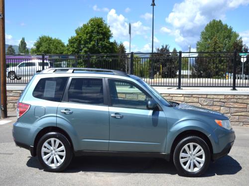 2013 Subaru Forester 2.5X Premium 5 Speed!