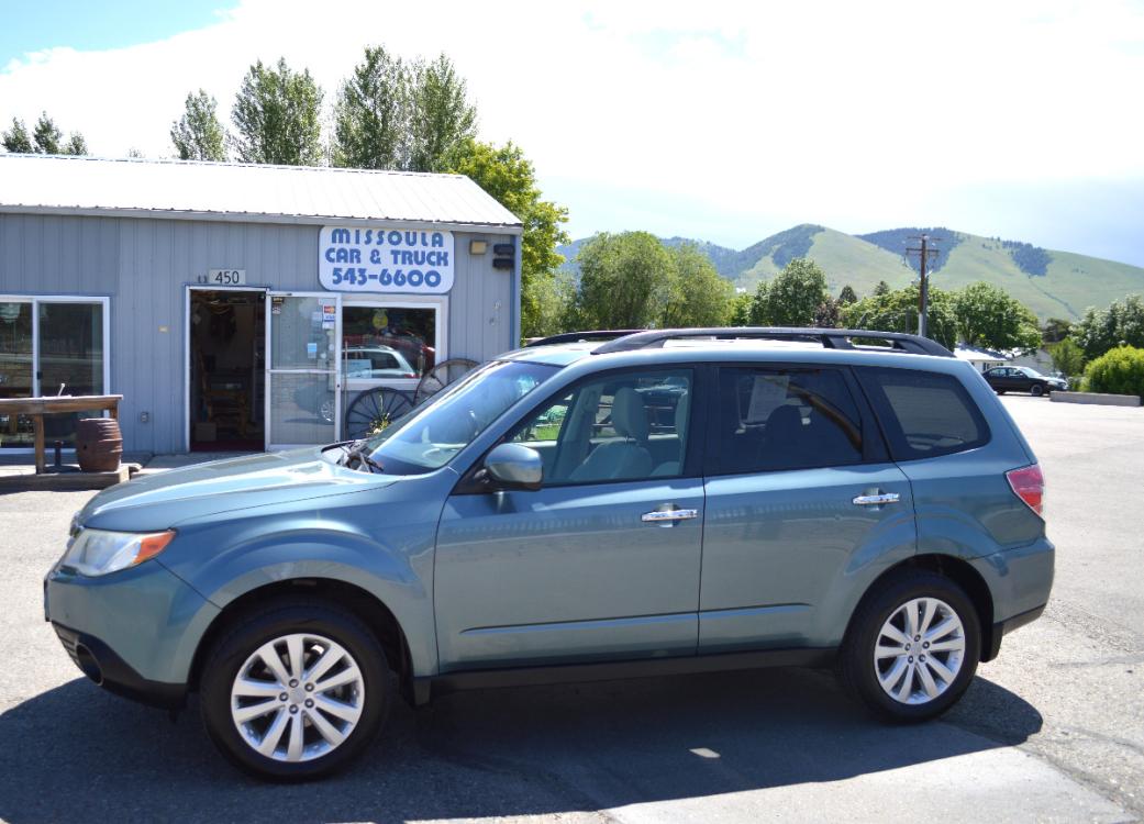 2013 Green Subaru Forester 2.5X Premium (JF2SHADC6DG) with an 2.5L H4 SOHC 16V engine, 5-Speed Manual transmission, located at 450 N Russell, Missoula, MT, 59801, (406) 543-6600, 46.874496, -114.017433 - Photo #5