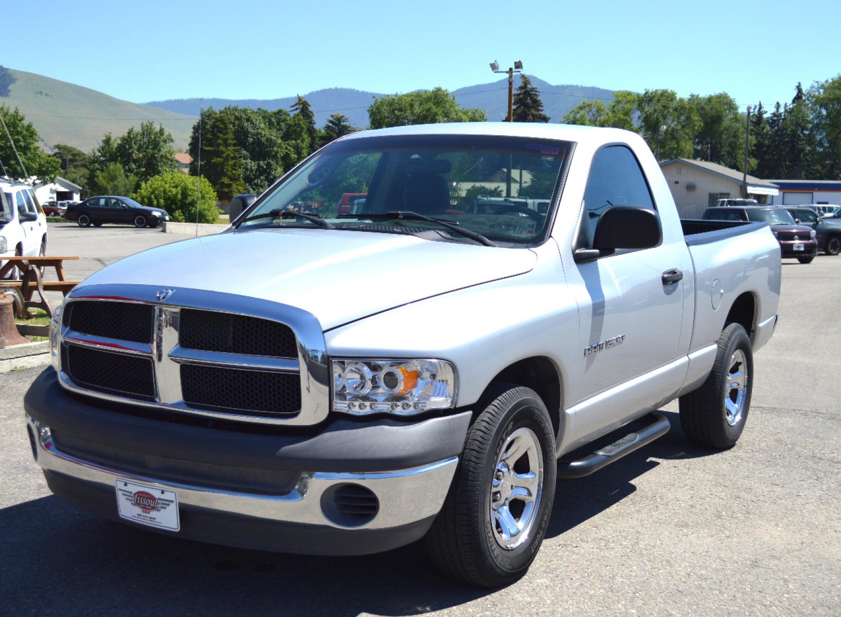2002 Silver Dodge Ram 1500 SLT Long Bed 2WD (1D7HA16K82J) with an 3.7L V6 SOHC 12V engine, 4-Speed Automatic transmission, located at 450 N Russell, Missoula, MT, 59801, (406) 543-6600, 46.874496, -114.017433 - Cute Dodge Shorty. Only 93K Miles. 3.7 V-6 Engine. Automatic Transmission. Air Conditioning. Cruise. Straight and clean little Shorty - Photo #4