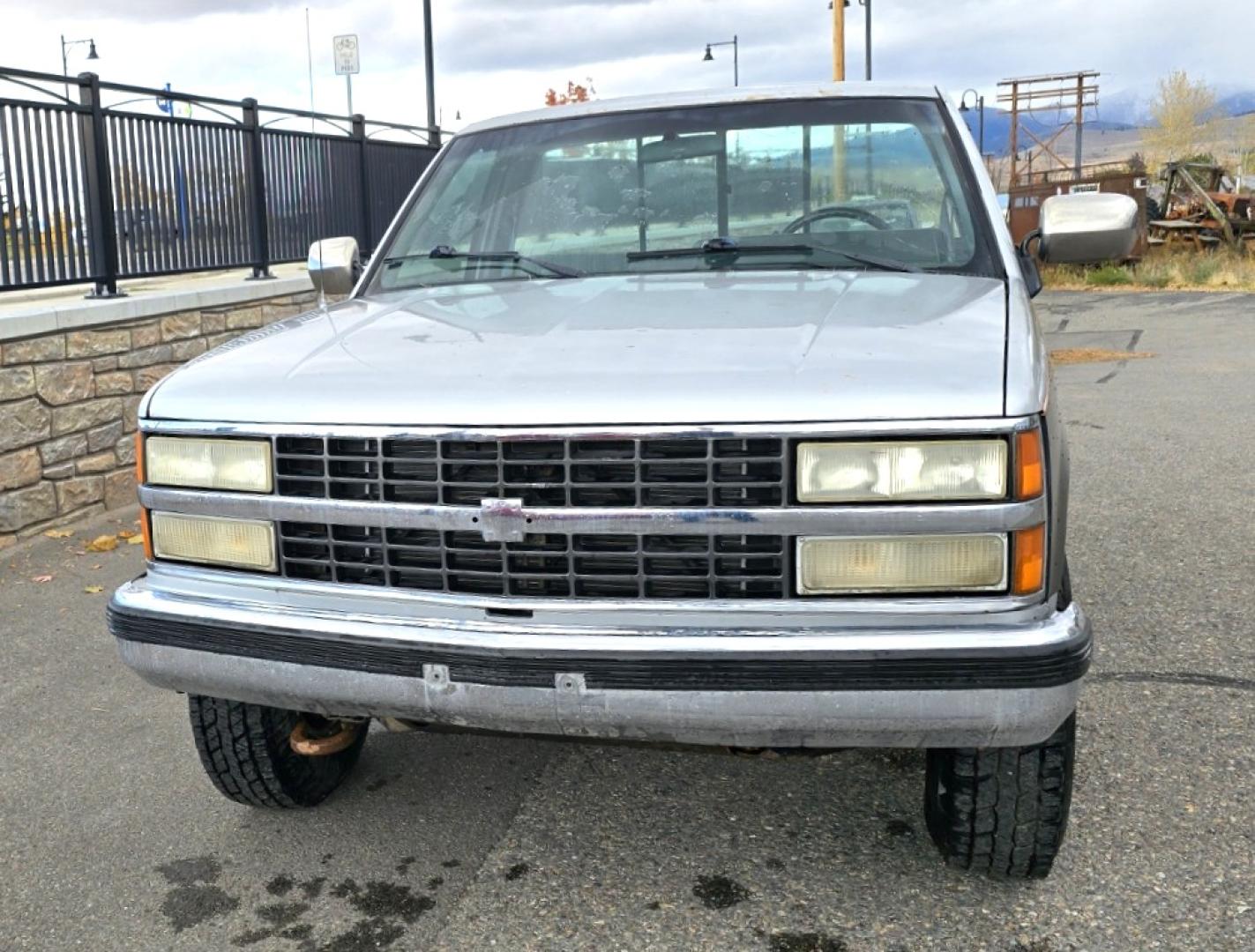 1990 Black Chevrolet C/K 1500 Reg. Cab 8 ft. Bed 4WD (2GCEK14K0L1) with an 5.7L V8 OHV 16V engine, 4-Speed Automatic Overdrive transmission, located at 450 N Russell, Missoula, MT, 59801, (406) 543-6600, 46.874496, -114.017433 - Low miles at 159k. 5.7L V8 Engine. Automatic Transmission. 4 Wheel Drive. Air. Cruise. Tilt. Tires are Excellent. Set up for Towing. Because of the age, our lender do NOT offer financing on this vehicle. - Photo#4