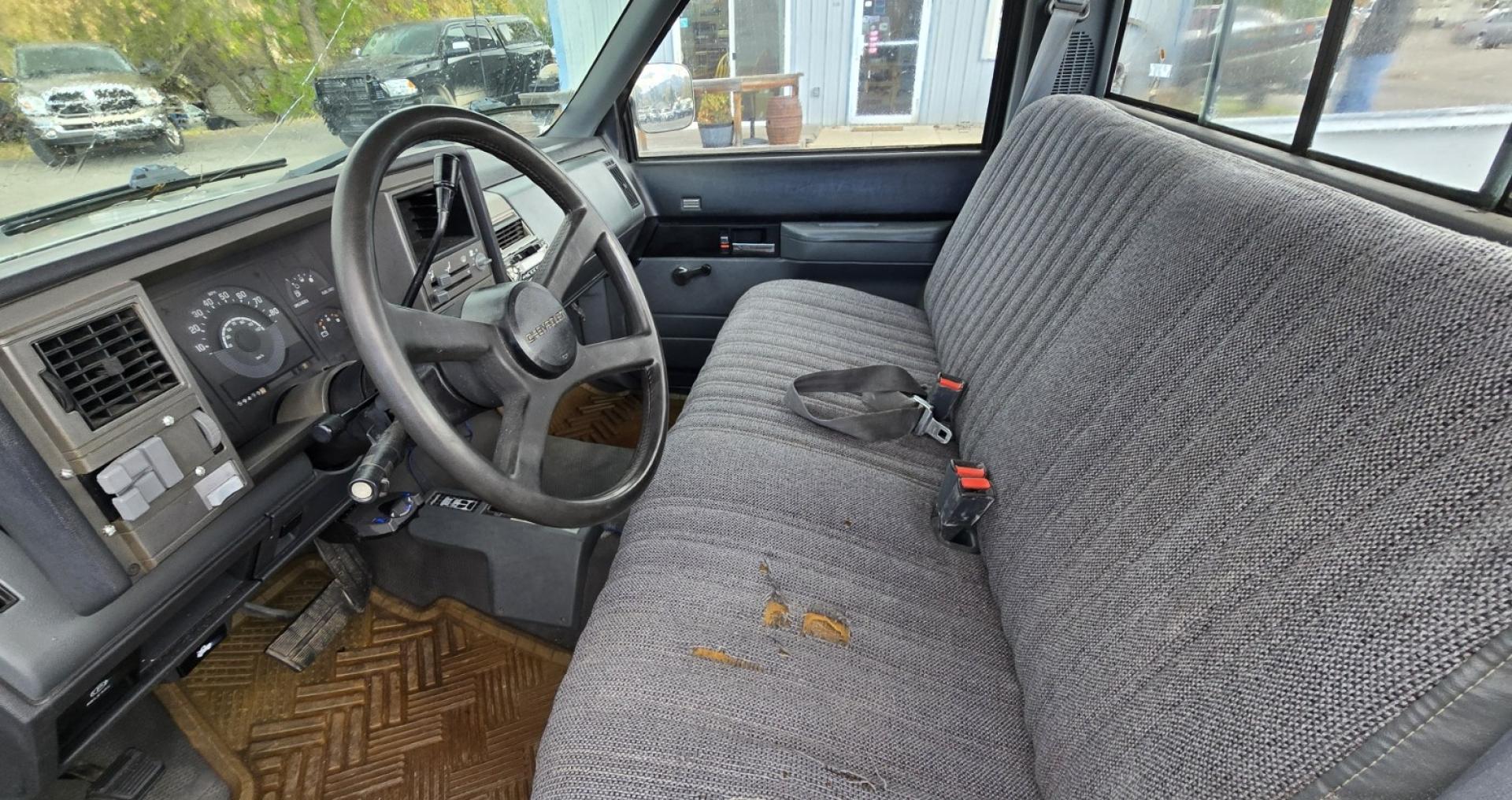 1990 Black Chevrolet C/K 1500 Reg. Cab 8 ft. Bed 4WD (2GCEK14K0L1) with an 5.7L V8 OHV 16V engine, 4-Speed Automatic Overdrive transmission, located at 450 N Russell, Missoula, MT, 59801, (406) 543-6600, 46.874496, -114.017433 - Low miles at 159k. 5.7L V8 Engine. Automatic Transmission. 4 Wheel Drive. Air. Cruise. Tilt. Tires are Excellent. Set up for Towing. Because of the age, our lender do NOT offer financing on this vehicle. - Photo#9