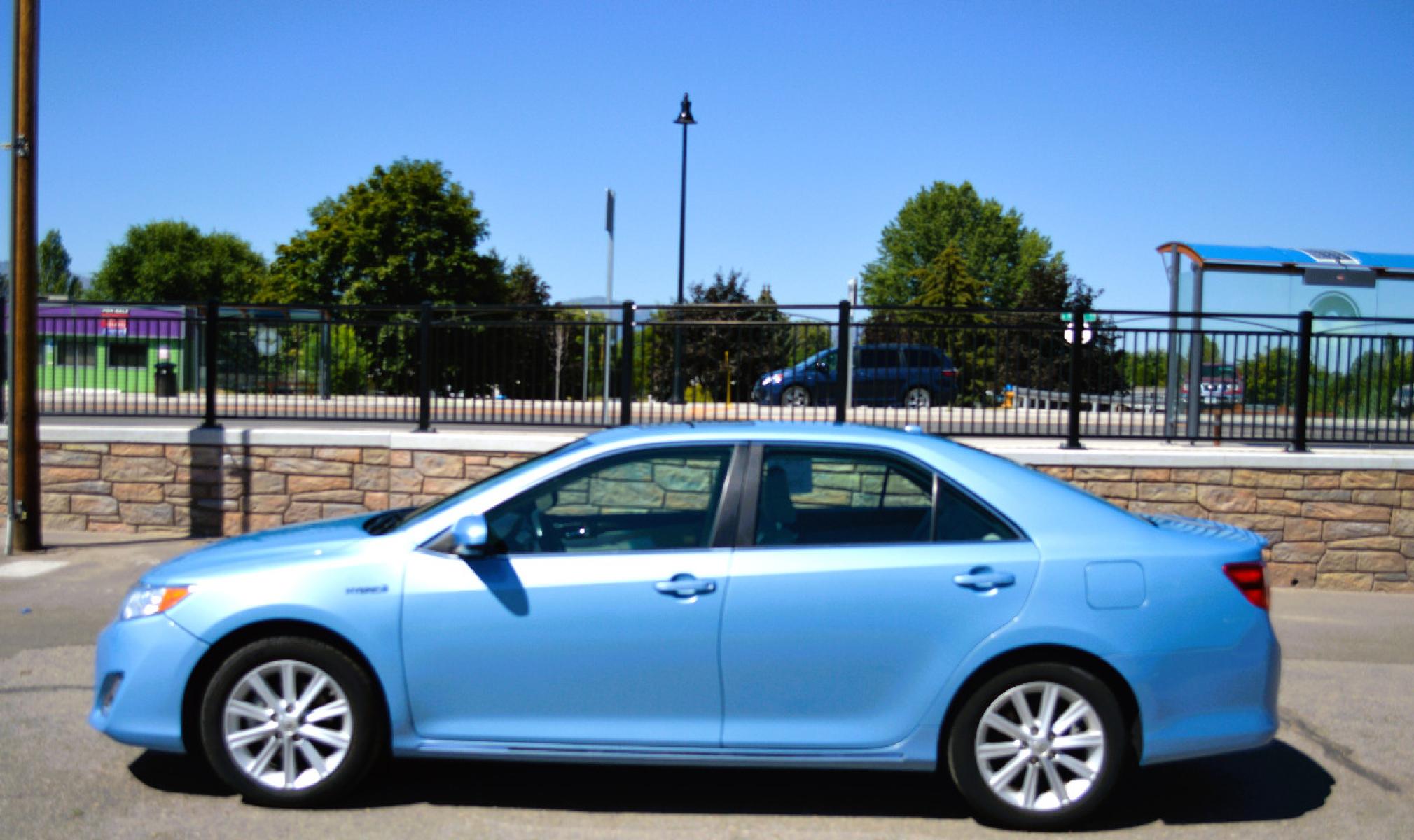 2013 Blue Toyota Camry Hybrid XLE (4T1BD1FKXDU) with an 2.5L L4 DOHC 16V HYBRID engine, Continuously Variable Transmission transmission, located at 450 N Russell, Missoula, MT, 59801, (406) 543-6600, 46.874496, -114.017433 - Beautiful Hybrid in very good condition. Only 47K Miles. Navigation. Backup Camera. Air Conditioning. Power Sunroof. Power Seats. Power Windows. Heated Seats. - Photo #1