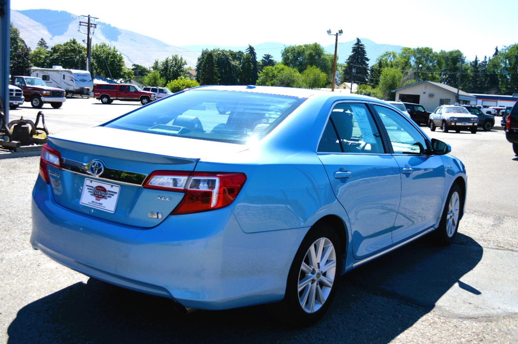 2013 Blue Toyota Camry Hybrid XLE (4T1BD1FKXDU) with an 2.5L L4 DOHC 16V HYBRID engine, Continuously Variable Transmission transmission, located at 450 N Russell, Missoula, MT, 59801, (406) 543-6600, 46.874496, -114.017433 - Beautiful Hybrid in very good condition. Only 47K Miles. Navigation. Backup Camera. Air Conditioning. Power Sunroof. Power Seats. Power Windows. Heated Seats. - Photo #5