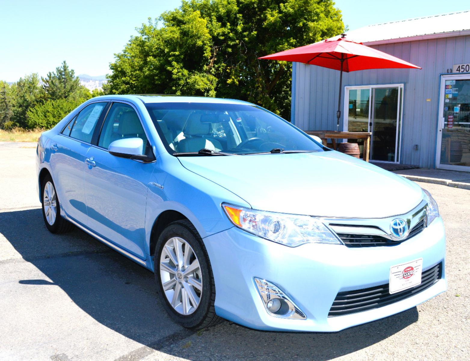 2013 Blue Toyota Camry Hybrid XLE (4T1BD1FKXDU) with an 2.5L L4 DOHC 16V HYBRID engine, Continuously Variable Transmission transmission, located at 450 N Russell, Missoula, MT, 59801, (406) 543-6600, 46.874496, -114.017433 - Beautiful Hybrid in very good condition. Only 47K Miles. Navigation. Backup Camera. Air Conditioning. Power Sunroof. Power Seats. Power Windows. Heated Seats. - Photo #6