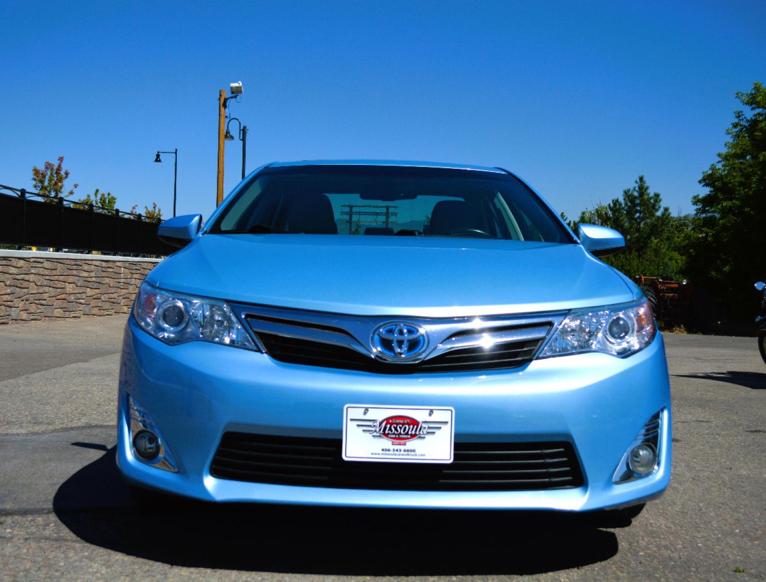 2013 Blue Toyota Camry Hybrid XLE (4T1BD1FKXDU) with an 2.5L L4 DOHC 16V HYBRID engine, Continuously Variable Transmission transmission, located at 450 N Russell, Missoula, MT, 59801, (406) 543-6600, 46.874496, -114.017433 - Beautiful Hybrid in very good condition. Only 47K Miles. Navigation. Backup Camera. Air Conditioning. Power Sunroof. Power Seats. Power Windows. Heated Seats. - Photo #7