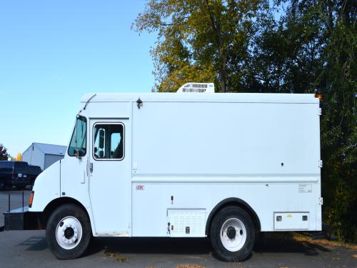 2001 International 1652  Large Box Truck with 7.3 Ford Diesel