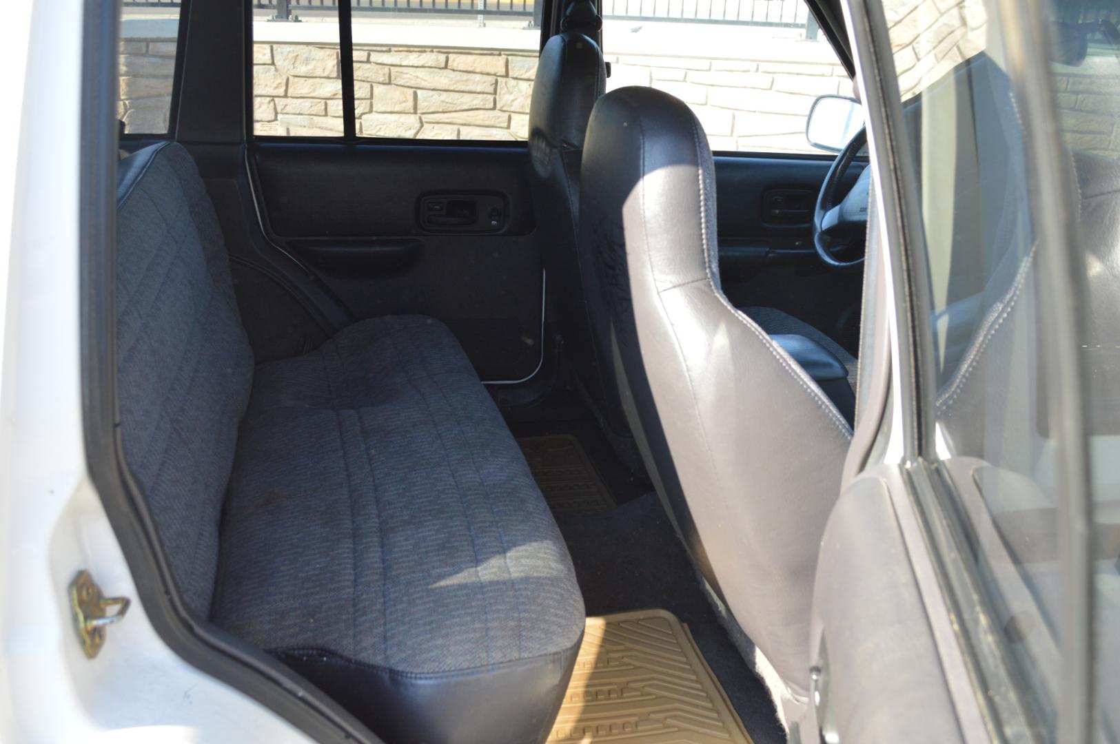 1999 White Jeep Cherokee Sport 4-Door 4WD (1J4FF68S0XL) with an 4.0L L6 OHV 12V engine, Automatic transmission, located at 450 N Russell, Missoula, MT, 59801, (406) 543-6600, 46.874496, -114.017433 - Photo#10