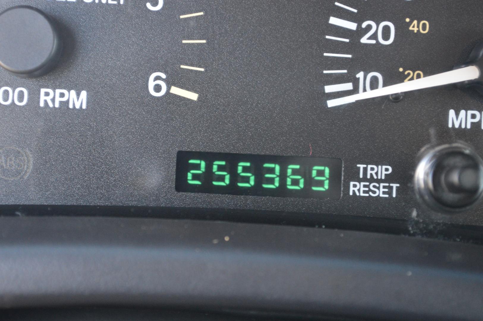 1999 White Jeep Cherokee Sport 4-Door 4WD (1J4FF68S0XL) with an 4.0L L6 OHV 12V engine, Automatic transmission, located at 450 N Russell, Missoula, MT, 59801, (406) 543-6600, 46.874496, -114.017433 - Photo#15