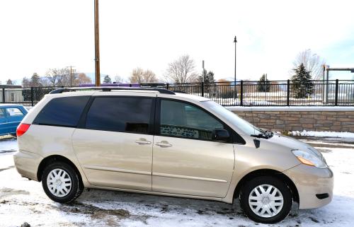 2008 Toyota Sienna LE FWD 7-Passenger Seating