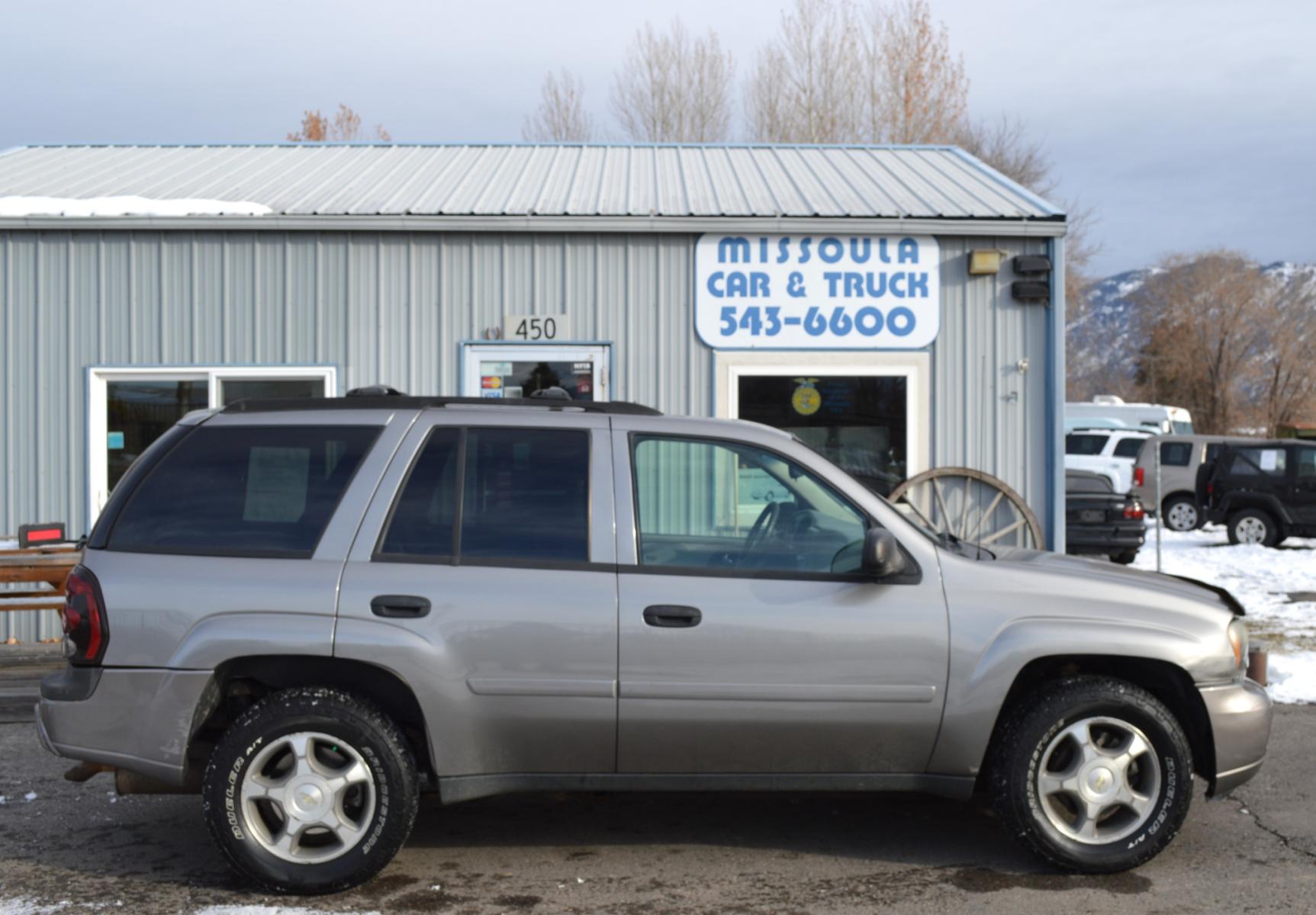 2006 Pewter Chevrolet TrailBlazer LS 4WD (1GNDT13S662) with an 4.2L L6 DOHC 24V engine, 4-Speed Automatic Overdrive transmission, located at 450 N Russell, Missoula, MT, 59801, (406) 543-6600, 46.874496, -114.017433 - Great Running SUV. Automatic Transmission. Power Sunroof. Air Conditioning. Power Windows. Cruise. Tilt. AM/FM CD. - Photo #0