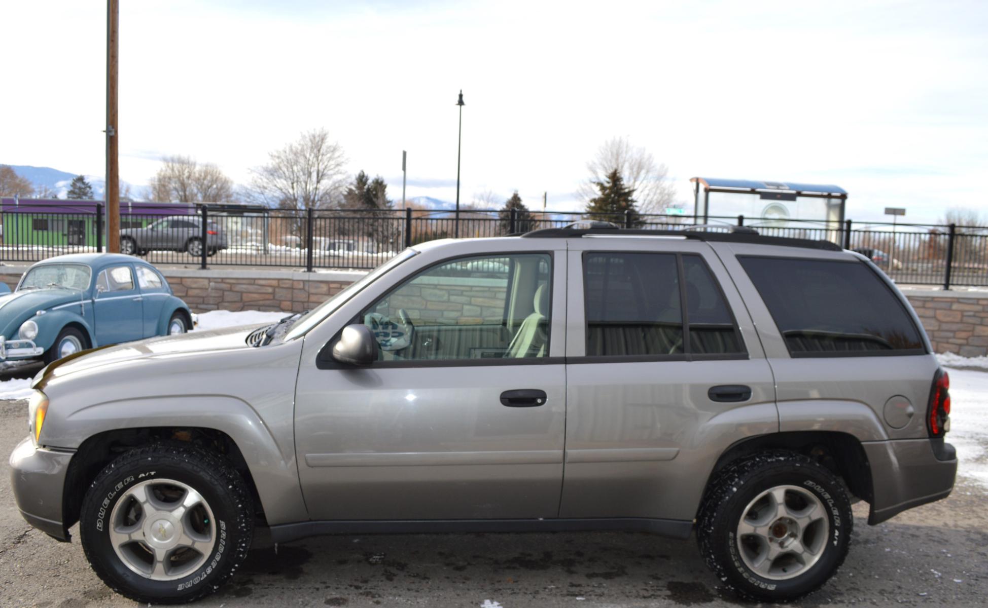 2006 Pewter Chevrolet TrailBlazer LS 4WD (1GNDT13S662) with an 4.2L L6 DOHC 24V engine, 4-Speed Automatic Overdrive transmission, located at 450 N Russell, Missoula, MT, 59801, (406) 543-6600, 46.874496, -114.017433 - Great Running SUV. Automatic Transmission. Power Sunroof. Air Conditioning. Power Windows. Cruise. Tilt. AM/FM CD. - Photo #4