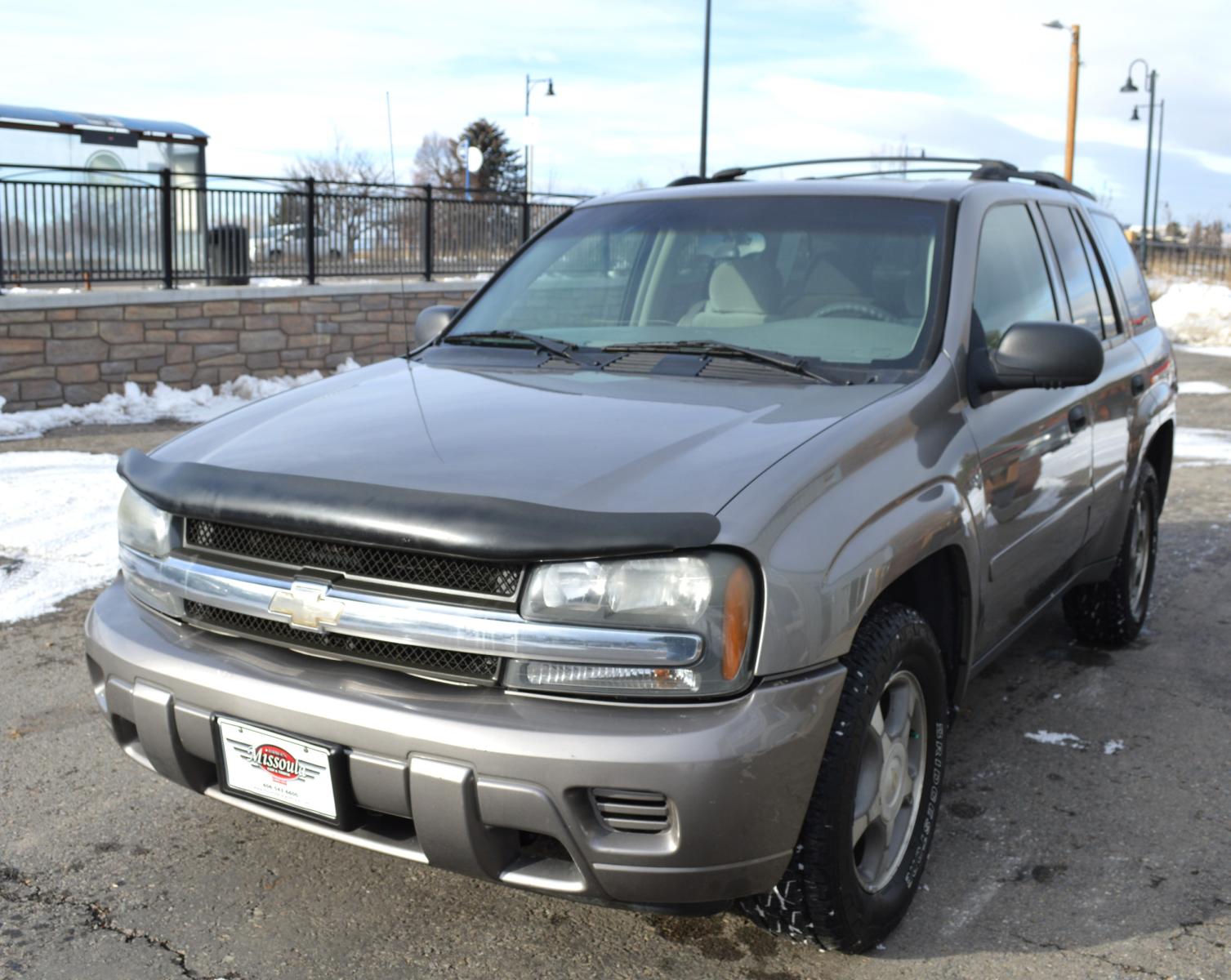 2006 Pewter Chevrolet TrailBlazer LS 4WD (1GNDT13S662) with an 4.2L L6 DOHC 24V engine, 4-Speed Automatic Overdrive transmission, located at 450 N Russell, Missoula, MT, 59801, (406) 543-6600, 46.874496, -114.017433 - Great Running SUV. Automatic Transmission. Power Sunroof. Air Conditioning. Power Windows. Cruise. Tilt. AM/FM CD. - Photo #5