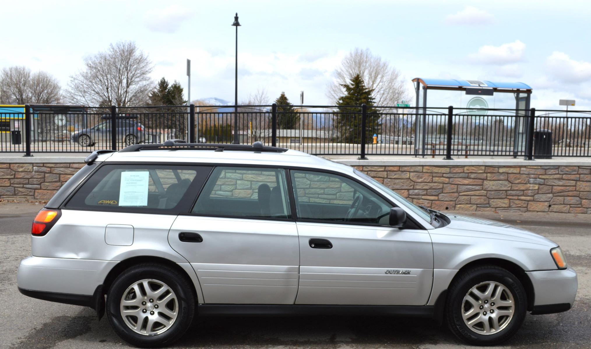 2004 Silver Subaru Outback Wagon w/All-weather Package (4S3BH675X47) with an 2.5L H4 SOHC 16V engine, Automatic transmission, located at 450 N Russell, Missoula, MT, 59801, (406) 543-6600, 46.874496, -114.017433 - Photo #4