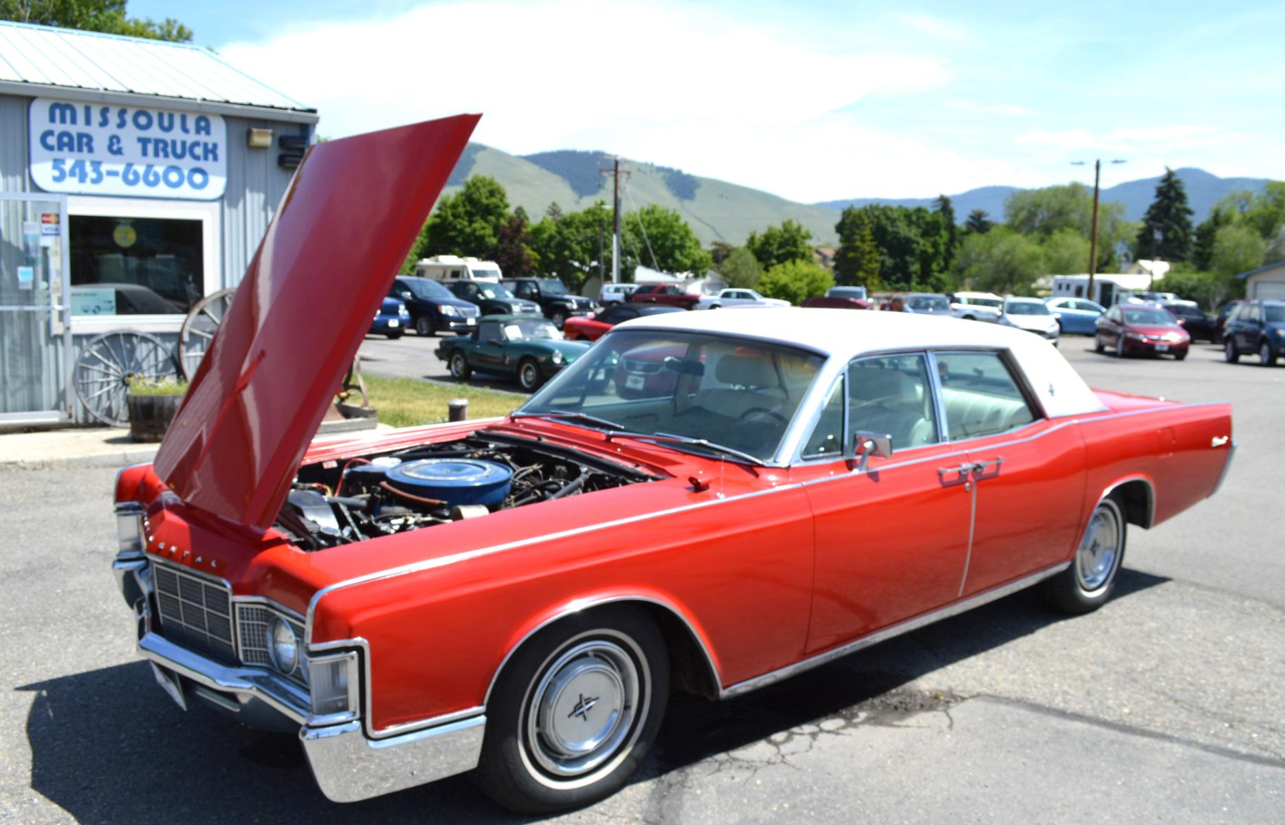 1969 Red /White Lincoln Continental (9Y82A848385) with an 460 V8 engine, Automatic transmission, located at 450 N Russell, Missoula, MT, 59801, (406) 543-6600, 46.874496, -114.017433 - Beautiful Car. Excellent Condition. Power Leather Seat. Power Windows and Locks. Air Conditioning. AM FM Radio This vehicle is more then 20 years old and is not eligible for lending through our finance companies. - Photo #3