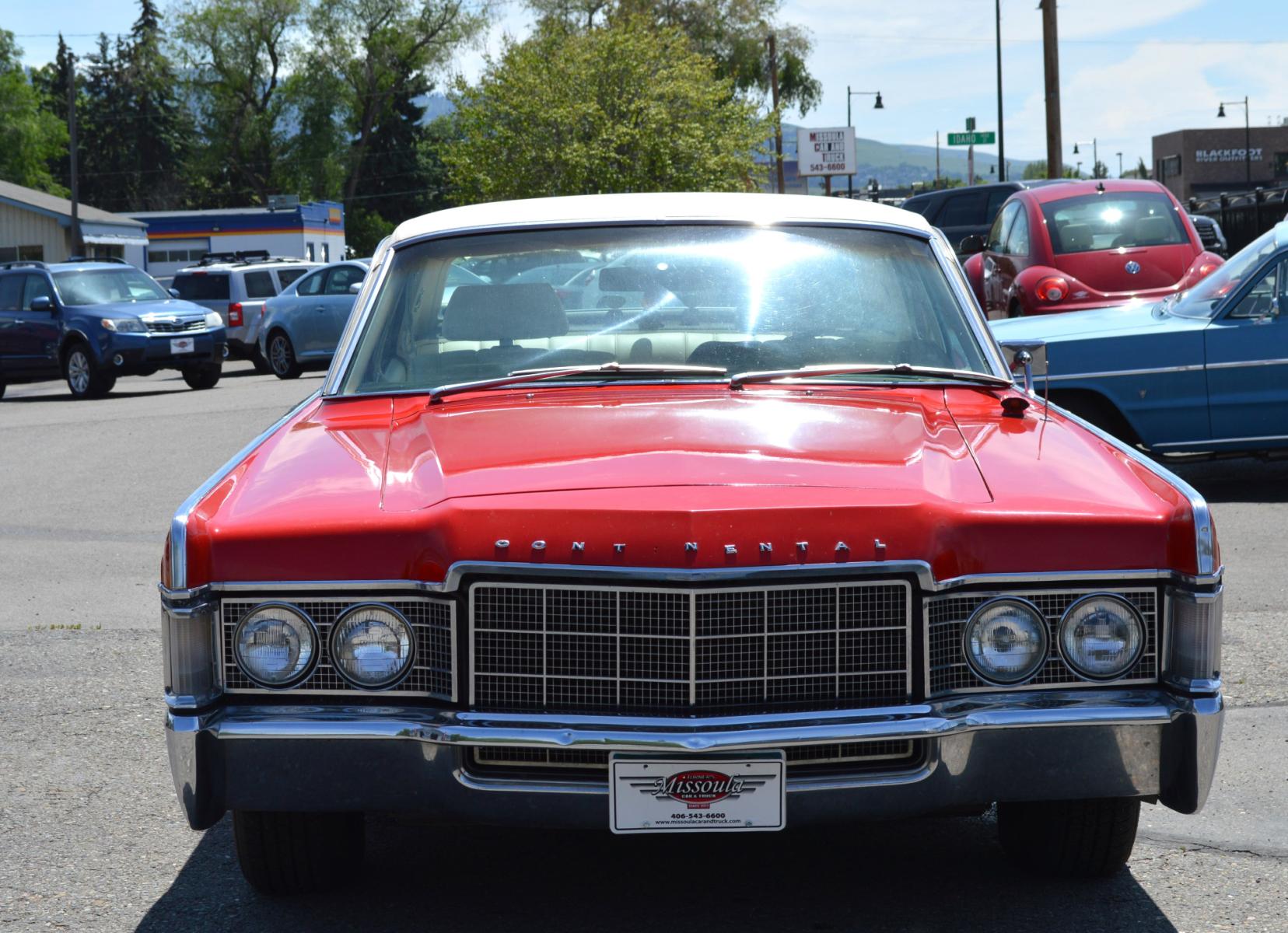 1969 Red /White Lincoln Continental (9Y82A848385) with an 460 V8 engine, Automatic transmission, located at 450 N Russell, Missoula, MT, 59801, (406) 543-6600, 46.874496, -114.017433 - Beautiful Car. Excellent Condition. Power Leather Seat. Power Windows and Locks. Air Conditioning. AM FM Radio This vehicle is more then 20 years old and is not eligible for lending through our finance companies. - Photo #4