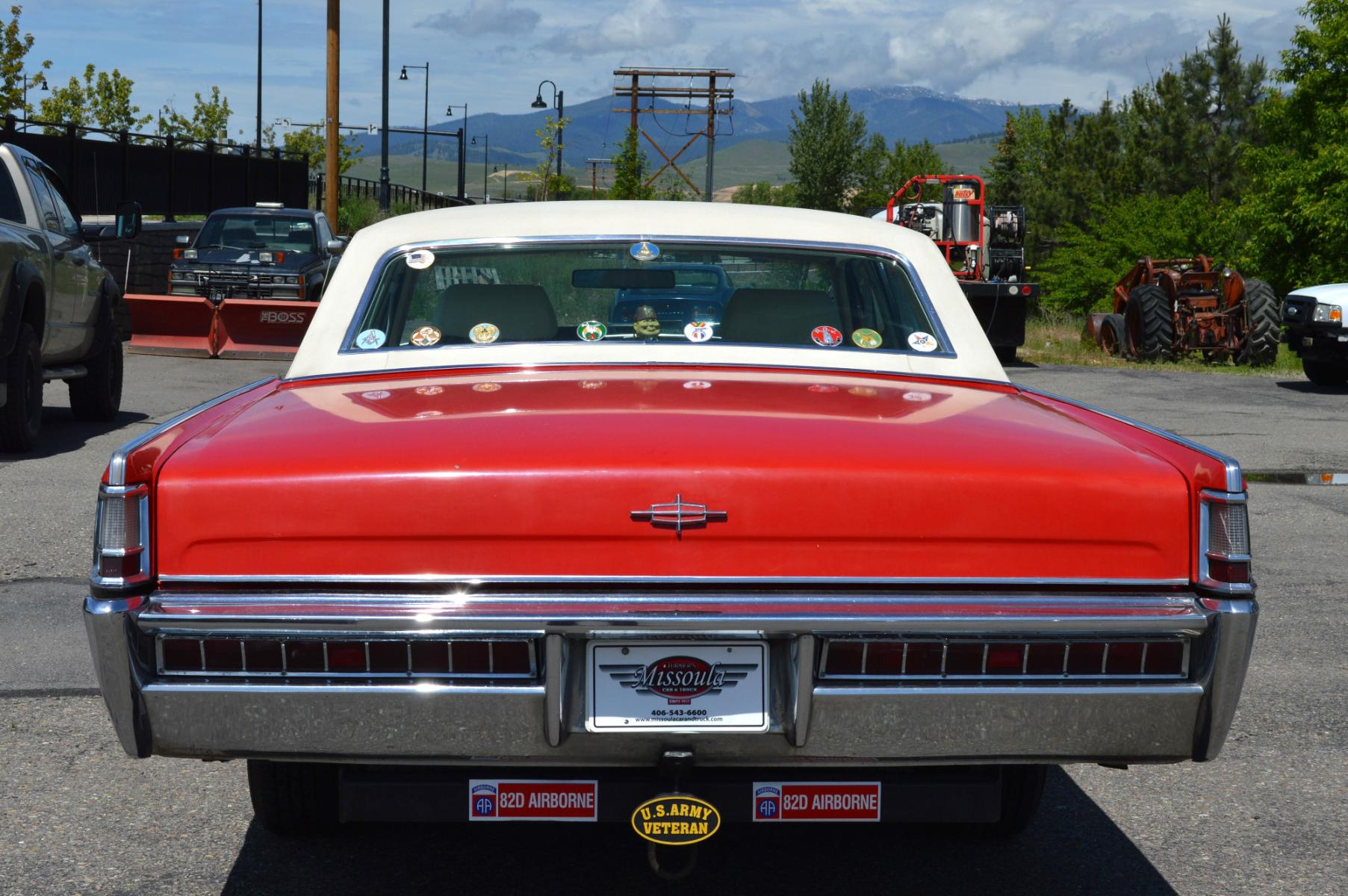 1969 Red /White Lincoln Continental (9Y82A848385) with an 460 V8 engine, Automatic transmission, located at 450 N Russell, Missoula, MT, 59801, (406) 543-6600, 46.874496, -114.017433 - Beautiful Car. Excellent Condition. Power Leather Seat. Power Windows and Locks. Air Conditioning. AM FM Radio This vehicle is more then 20 years old and is not eligible for lending through our finance companies. - Photo #7
