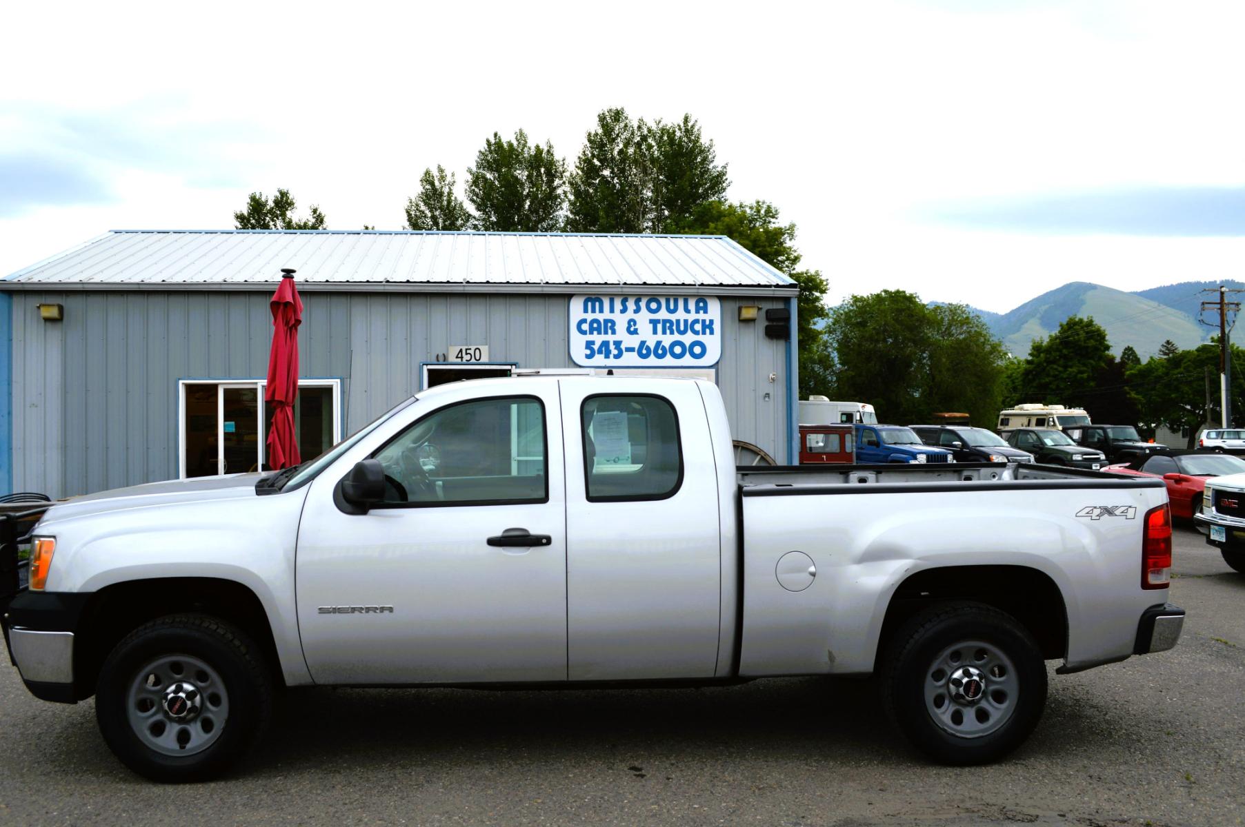 2010 Silver /Black GMC Sierra 1500 Work Truck Ext. Cab 4WD (1GTSKTE38AZ) with an 5.3L V8 OHV 16V FFV engine, 4-Speed Automatic transmission, located at 450 N Russell, Missoula, MT, 59801, (406) 543-6600, 46.874496, -114.017433 - Runs Great! 4 Wheel Drive. Extra Cab. Automatic Transmission. Air conditioning. Cruise Control. Power Windows. Towing Package. - Photo #1