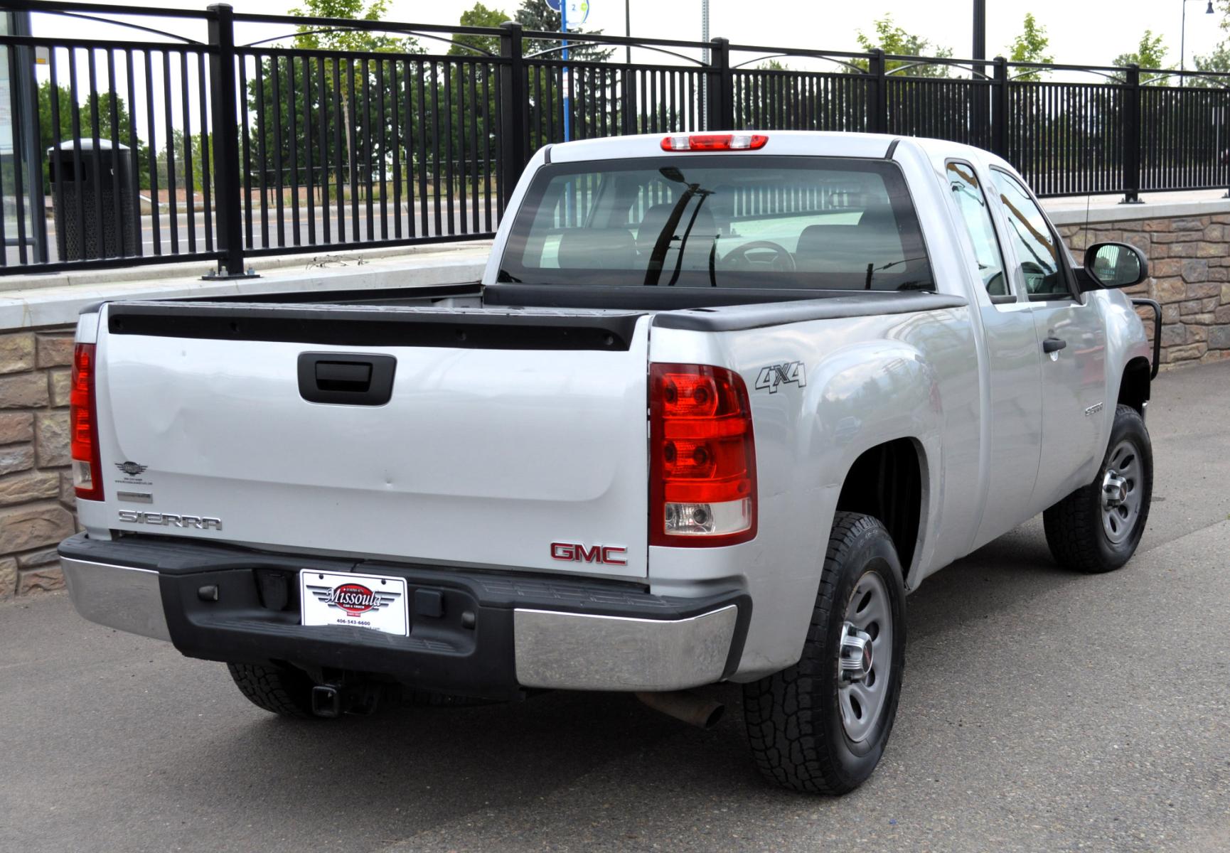 2010 Silver /Black GMC Sierra 1500 Work Truck Ext. Cab 4WD (1GTSKTE38AZ) with an 5.3L V8 OHV 16V FFV engine, 4-Speed Automatic transmission, located at 450 N Russell, Missoula, MT, 59801, (406) 543-6600, 46.874496, -114.017433 - Runs Great! 4 Wheel Drive. Extra Cab. Automatic Transmission. Air conditioning. Cruise Control. Power Windows. Towing Package. - Photo #3