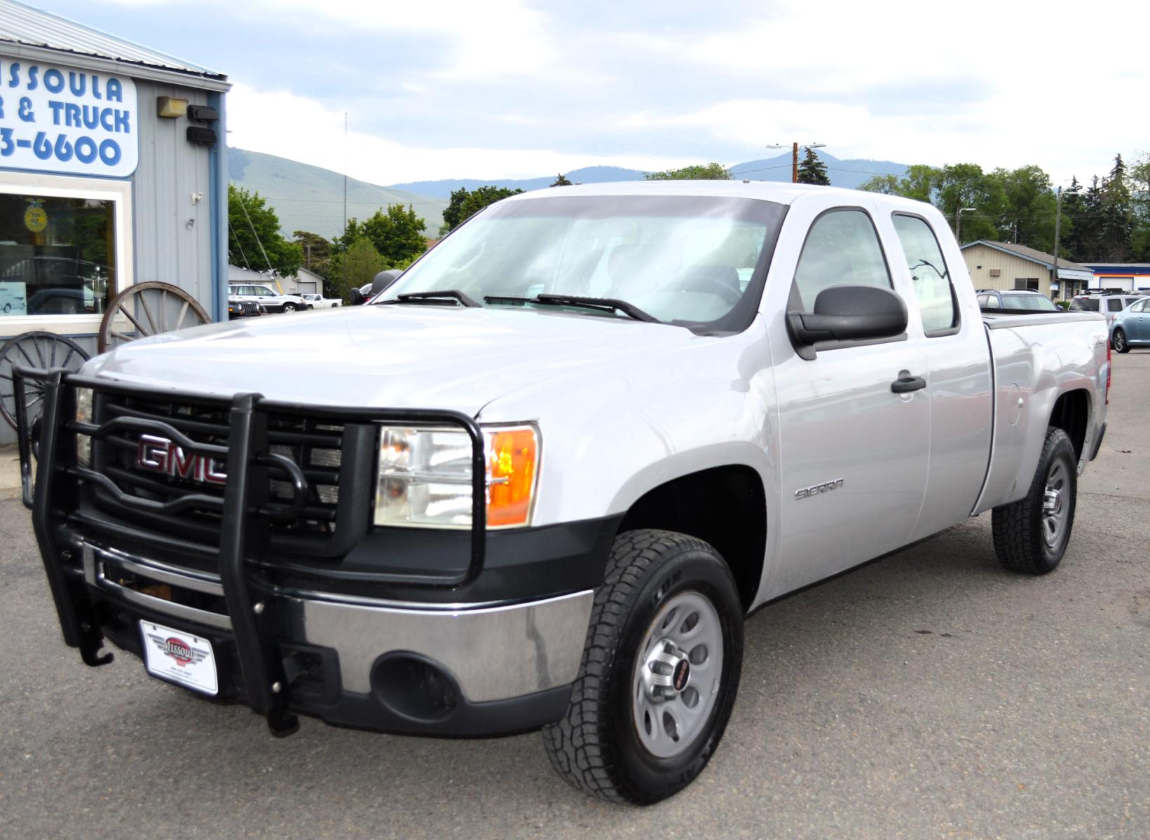 2010 Silver /Black GMC Sierra 1500 Work Truck Ext. Cab 4WD (1GTSKTE38AZ) with an 5.3L V8 OHV 16V FFV engine, 4-Speed Automatic transmission, located at 450 N Russell, Missoula, MT, 59801, (406) 543-6600, 46.874496, -114.017433 - Runs Great! 4 Wheel Drive. Extra Cab. Automatic Transmission. Air conditioning. Cruise Control. Power Windows. Towing Package. - Photo #6