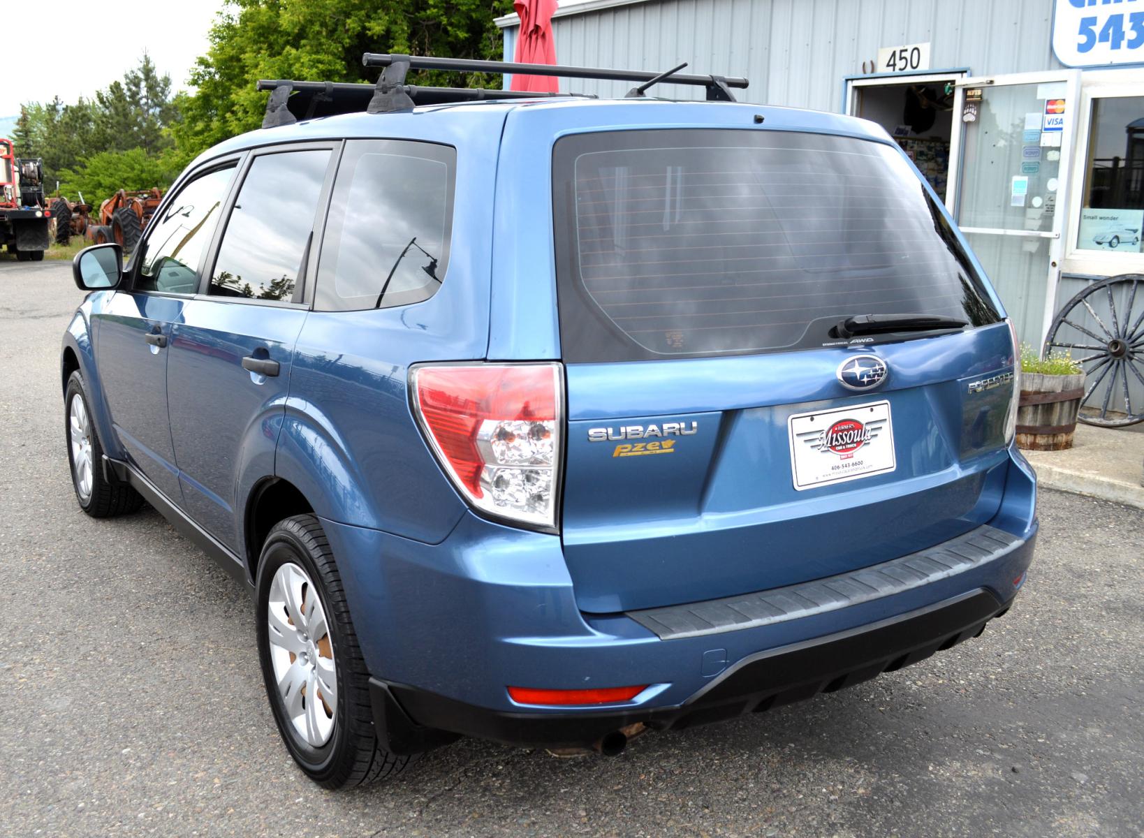 2009 Blue Subaru Forester 2.5X (JF2SH61629H) with an 2.5L H4 SOHC 16V engine, 4-Speed Automatic Overdrive transmission, located at 450 N Russell, Missoula, MT, 59801, (406) 543-6600, 46.874496, -114.017433 - Nice Suby. New Timing and Head Gasket. Automatic Transmission. Air. Cruise, Tilt. Power Windows and Locks. - Photo #3
