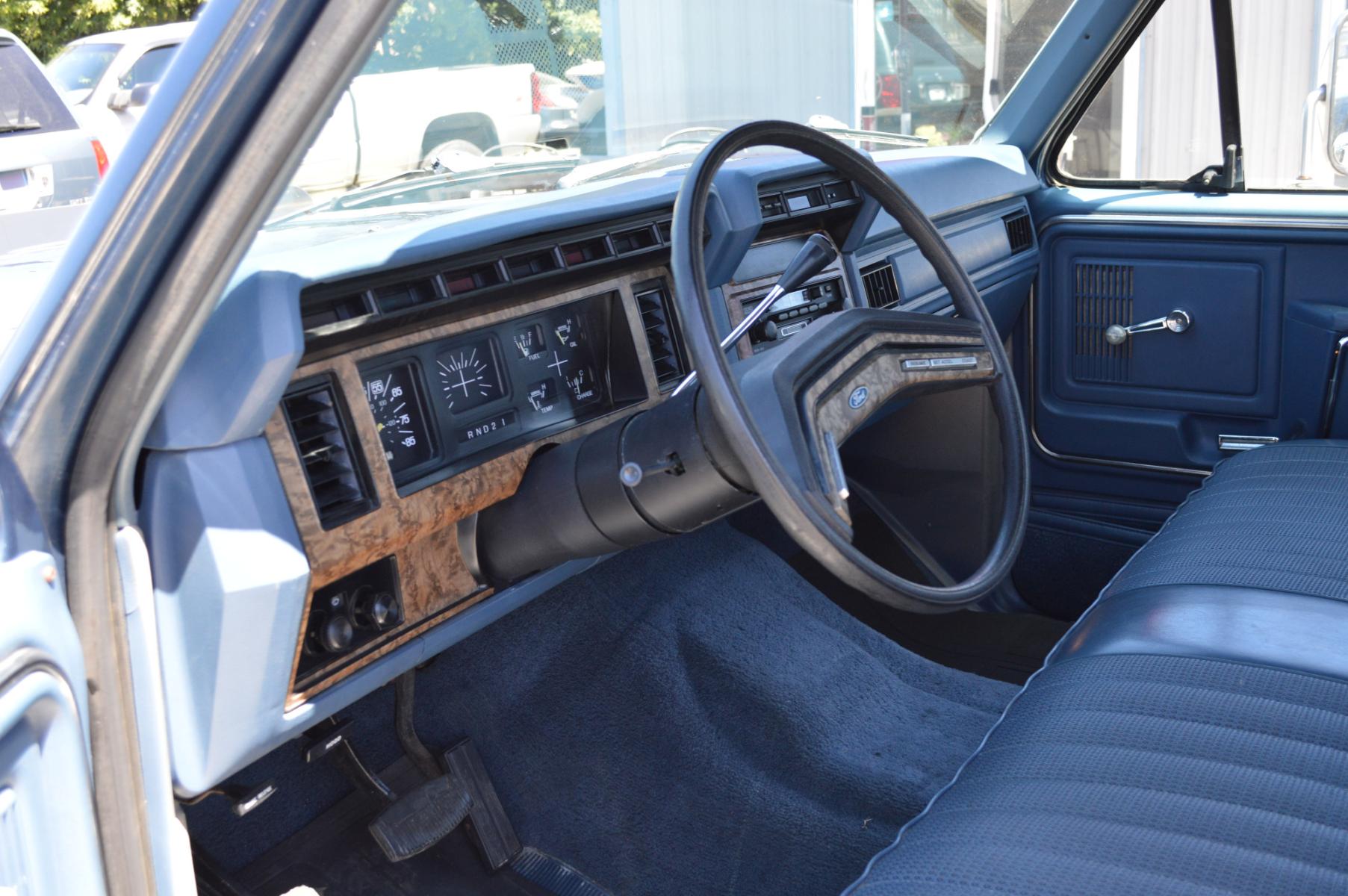 1986 Blue /Blue Ford F-350 Base (2FTJW35LXGC) with an 7.5L V8 OHV 16V engine, Automatic transmission, located at 450 N Russell, Missoula, MT, 59801, (406) 543-6600, 46.874496, -114.017433 - Photo #13