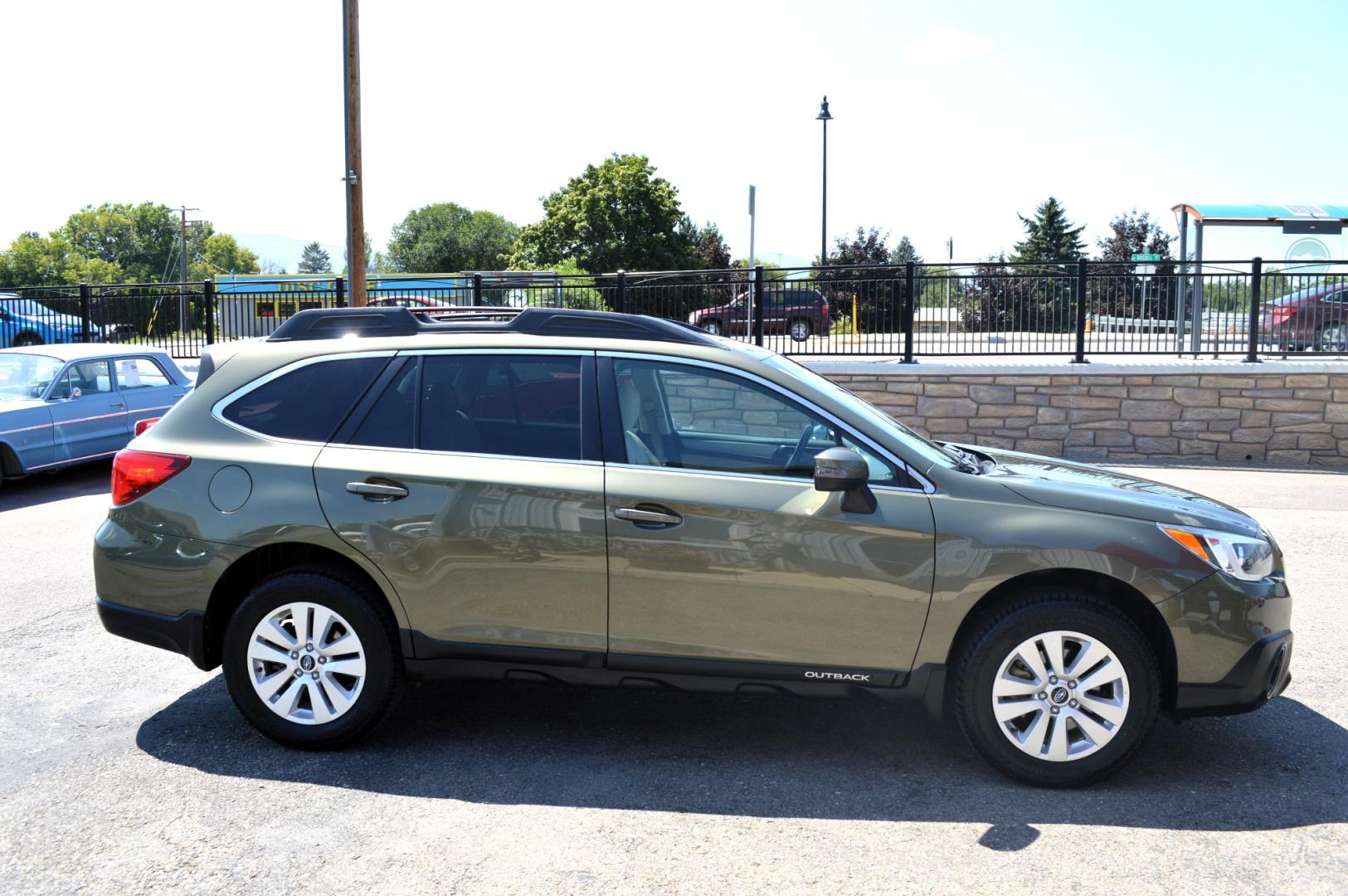 2015 Green /White Subaru Outback 2.5i Premium (4S4BSAFC5F3) with an 2.5L H4 DOHC 16V engine, 6-Speed Automatic transmission, located at 450 N Russell, Missoula, MT, 59801, (406) 543-6600, 46.874496, -114.017433 - Beautiful Green Outback. All Wheel Drive.Automatic Transmission. Heated Seats. Air. Cruise. Tilt. AM FM CD Sat. Bluetooth. Backup Camera. - Photo#4