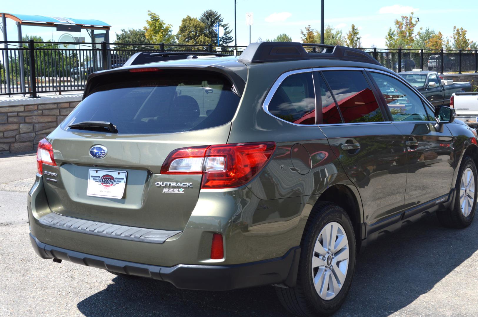2015 Green /White Subaru Outback 2.5i Premium (4S4BSAFC5F3) with an 2.5L H4 DOHC 16V engine, 6-Speed Automatic transmission, located at 450 N Russell, Missoula, MT, 59801, (406) 543-6600, 46.874496, -114.017433 - Beautiful Green Outback. All Wheel Drive.Automatic Transmission. Heated Seats. Air. Cruise. Tilt. AM FM CD Sat. Bluetooth. Backup Camera. - Photo#5