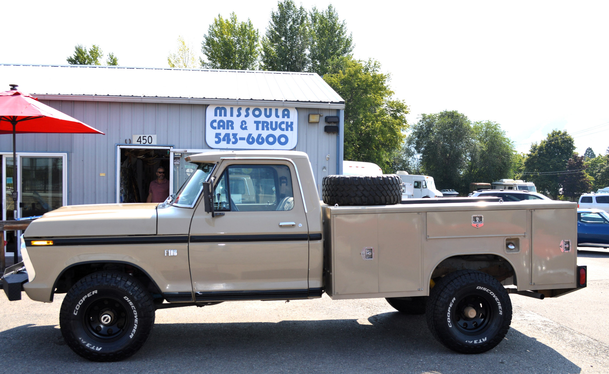 photo of 1975 Ford F100 Ranger XLT 4X4 with Utility Box