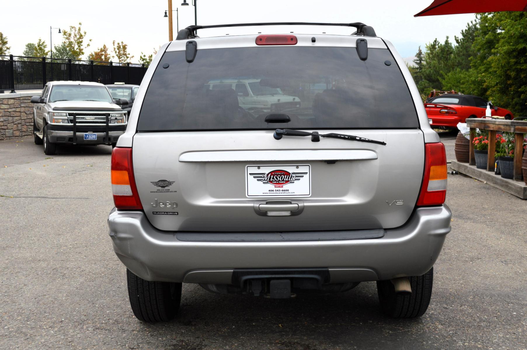 2001 Silver Jeep Grand Cherokee Limited 4WD (1J4GW58N71C) with an 4.7L V8 SOHC 16V engine, Automatic transmission, located at 450 N Russell, Missoula, MT, 59801, (406) 543-6600, 46.874496, -114.017433 - Nice SUV. 60th Anniversary Edition. Automatic Transmission. Power Sunroof. Air. Cruise. Tilt. Power Windows and Locks. Power Leather Seats. Heated Seats. This vehicle is more then 20 years old and is not eligible for lending through our finance companies. - Photo #6
