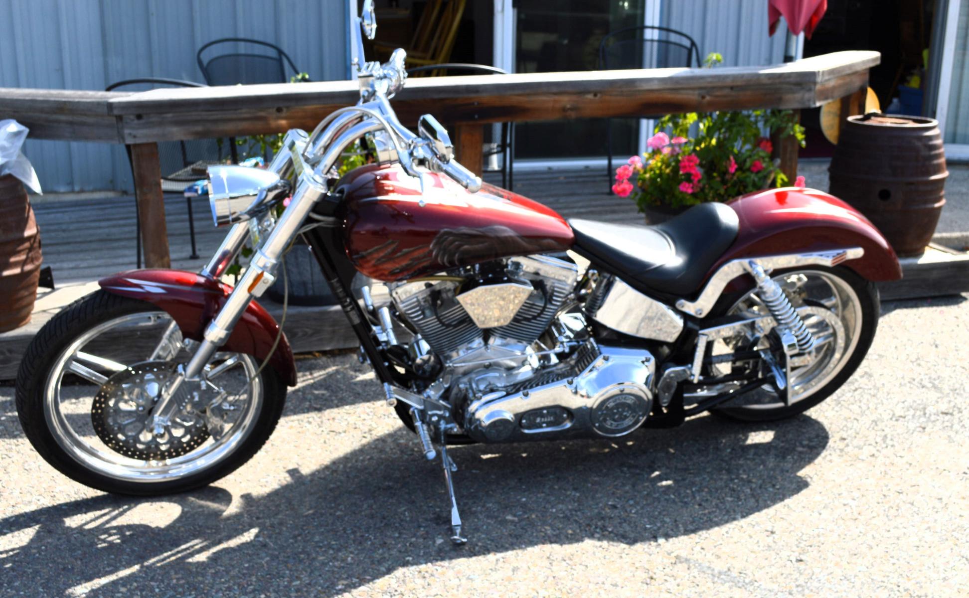 2001 Maroon Titan Gecko - (5TMBD144X1C) with an 1850 CC S&S engine, 5 Speed Manual transmission, located at 450 N Russell, Missoula, MT, 59801, (406) 543-6600, 46.874496, -114.017433 - Built as a Raffle Bike to Celebrate the Montana Grizzlies 2001 NCAA Football Championship. Only 1100 Miles. Great Custom Paint with Grizzly Artwork. Has a 1850cc S&S Powerplant that has tons of power. - Photo #4